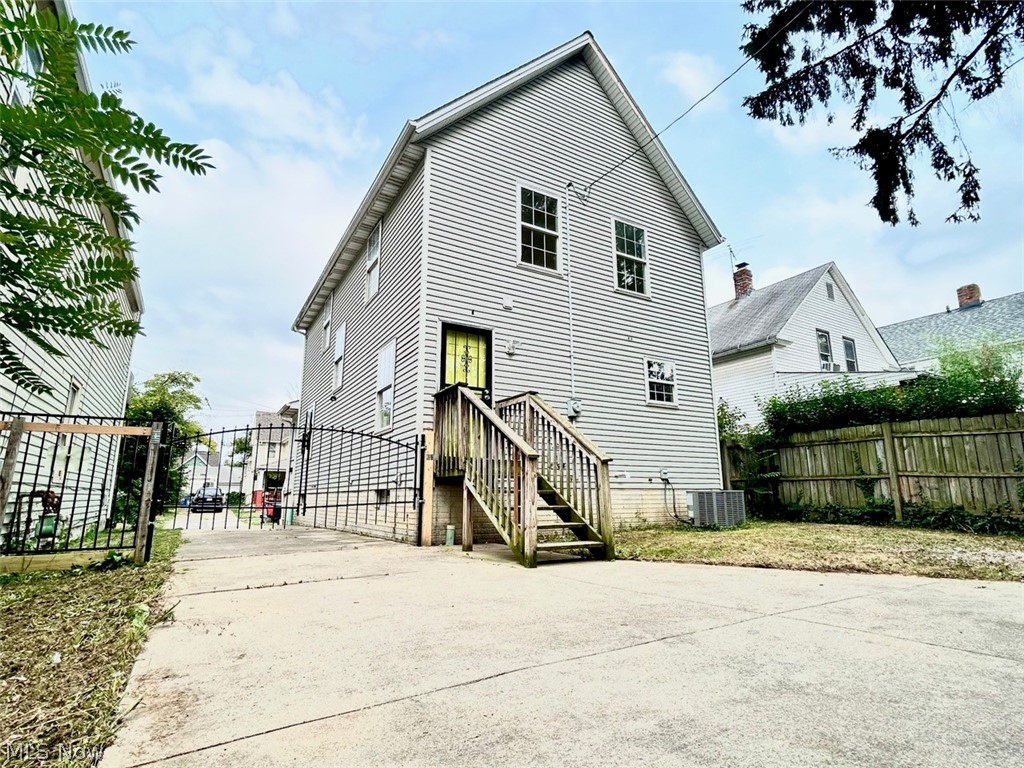 Photo 3 of 20 of 3196 W 92nd Street house