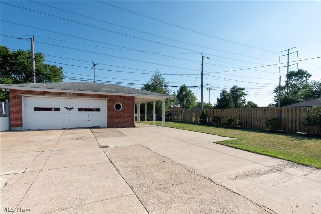 Photo 5 of 29 of 9567 Idlewood Drive house