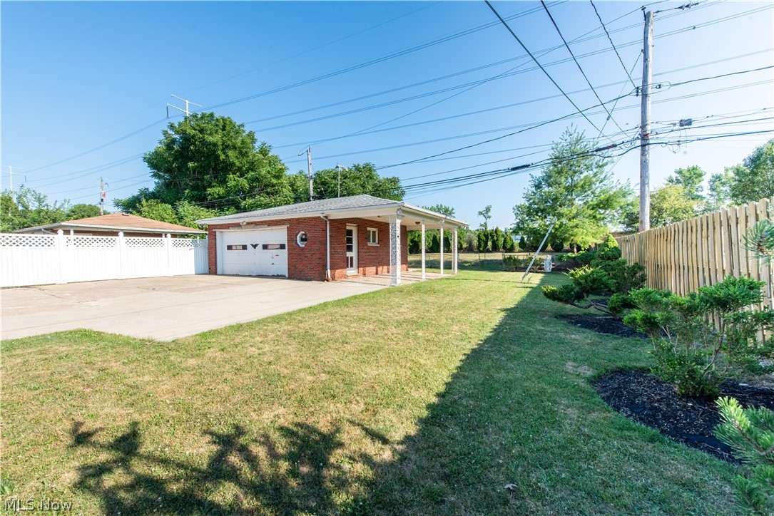 Photo 6 of 29 of 9567 Idlewood Drive house