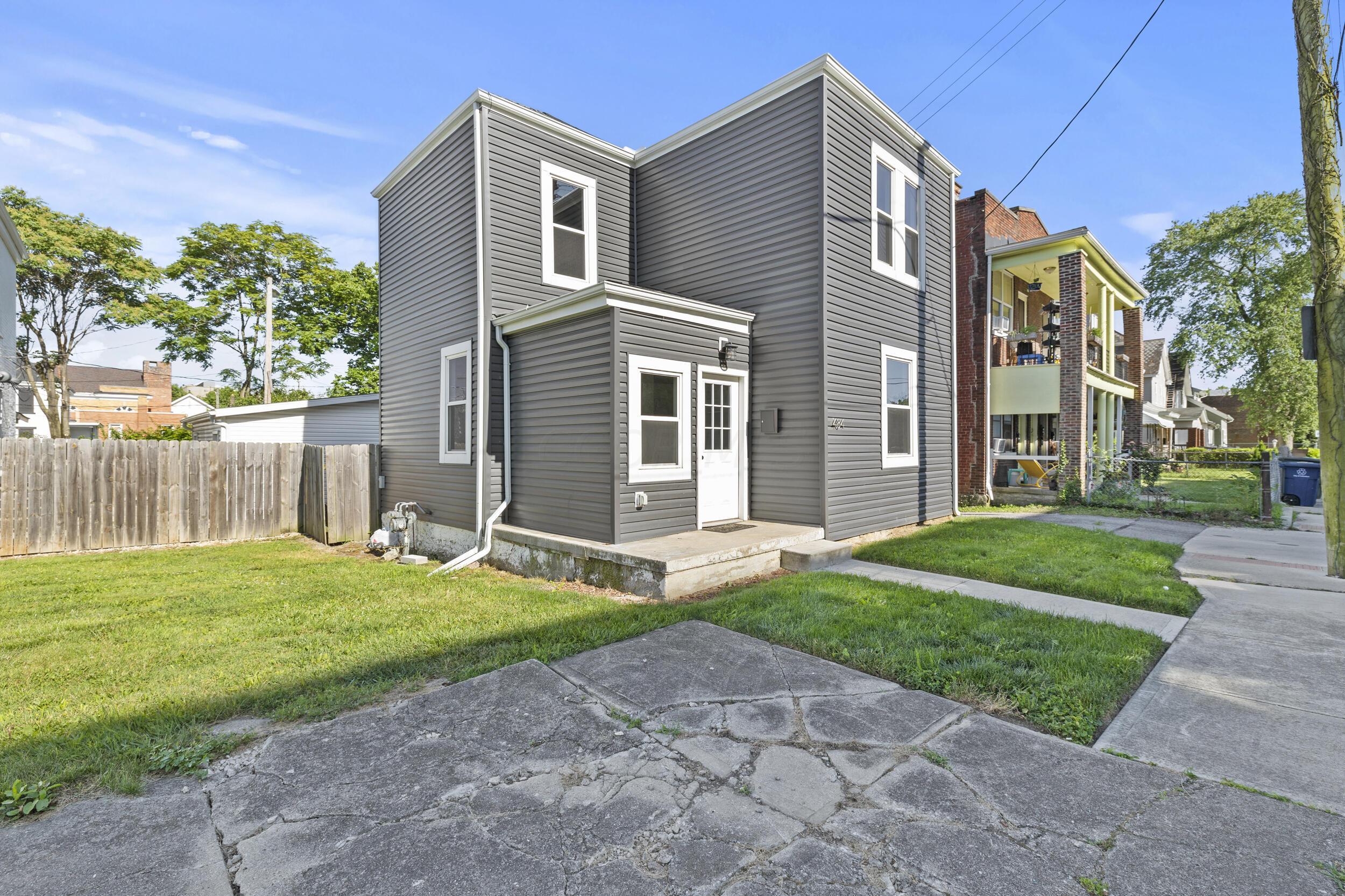 Photo 3 of 26 of 484 Seymour Avenue house