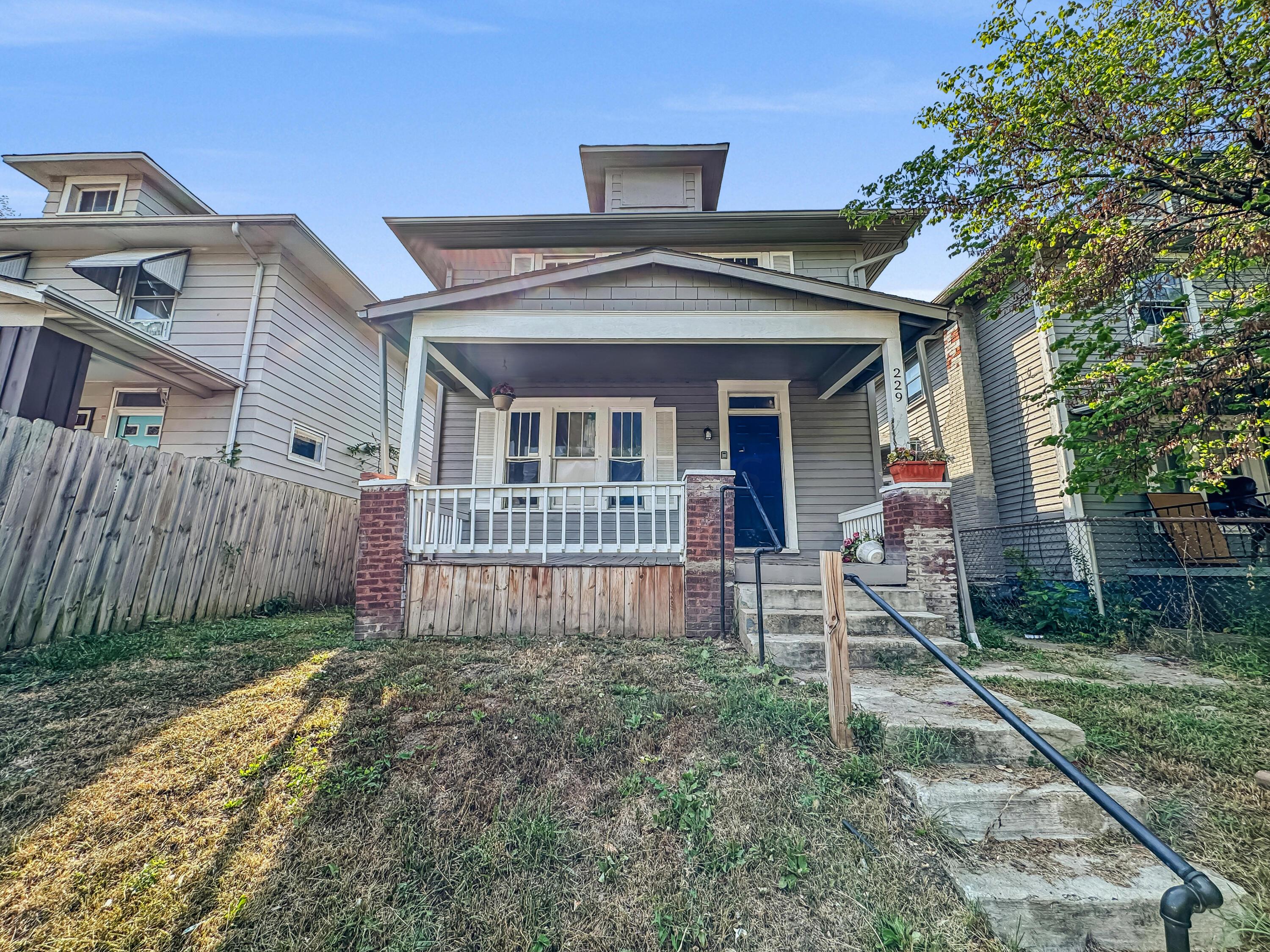 Photo 2 of 24 of 229 S Richardson Avenue house