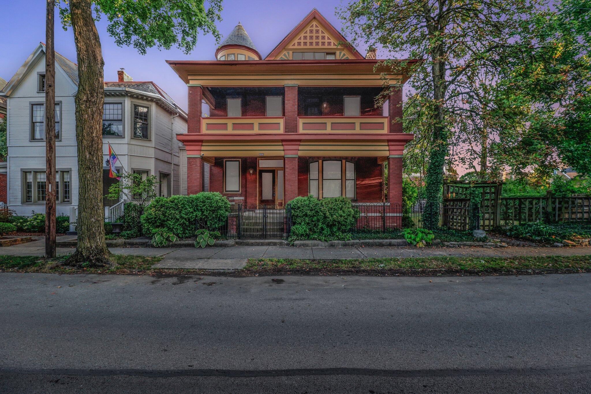 Photo 3 of 48 of 865 Franklin Avenue house