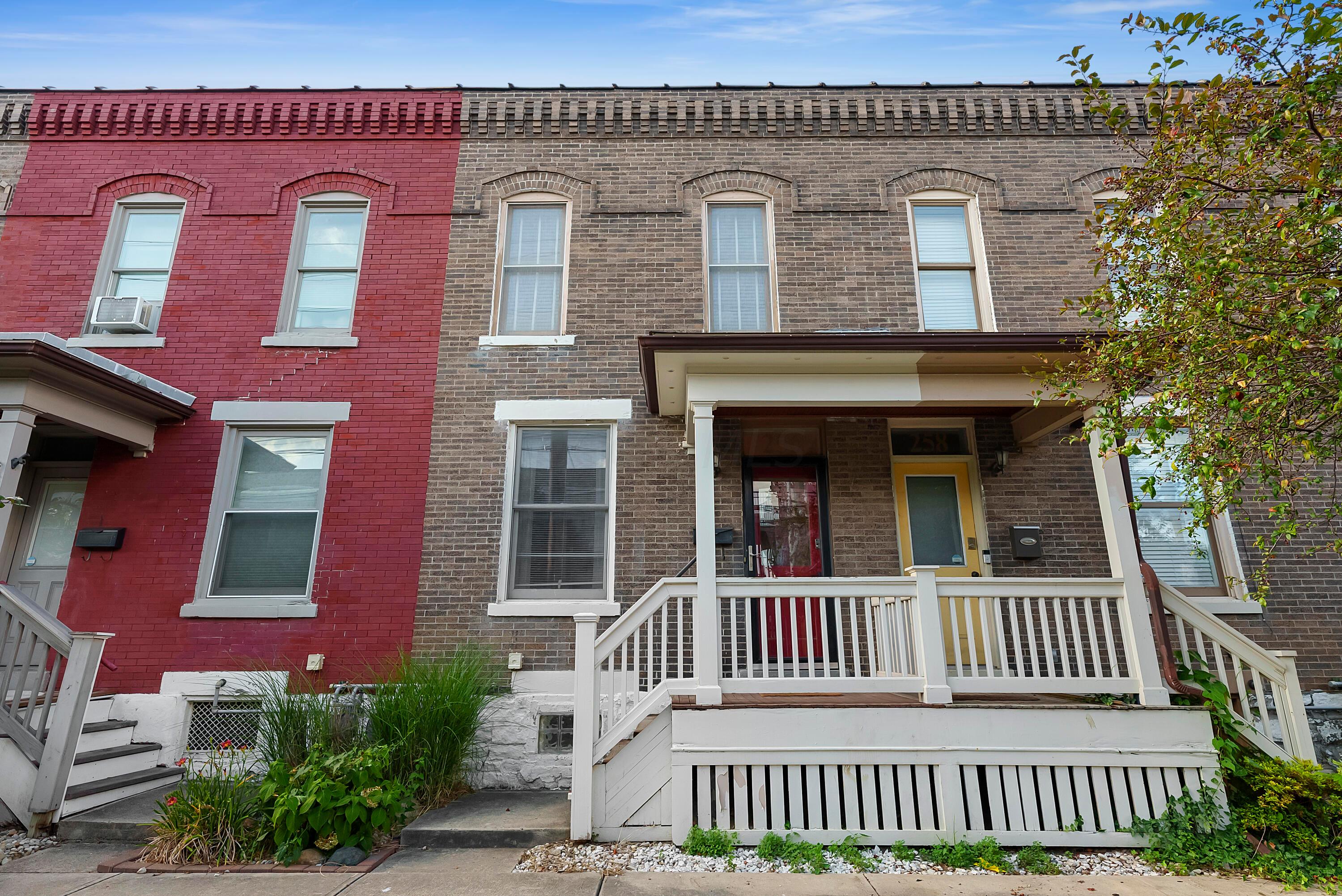 Photo 1 of 28 of 256 E 2nd Avenue house