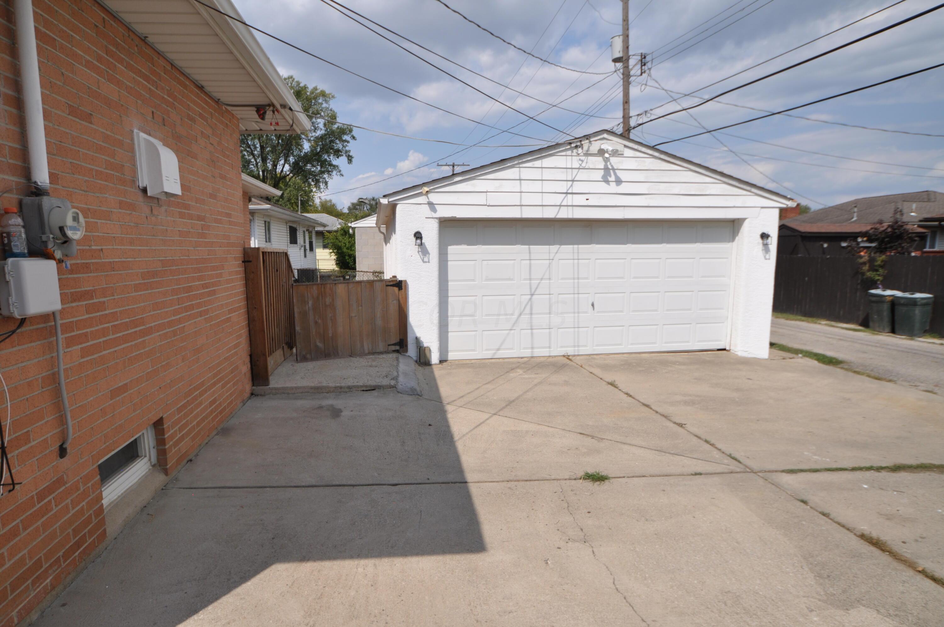 Photo 15 of 18 of 168 Postle Boulevard house