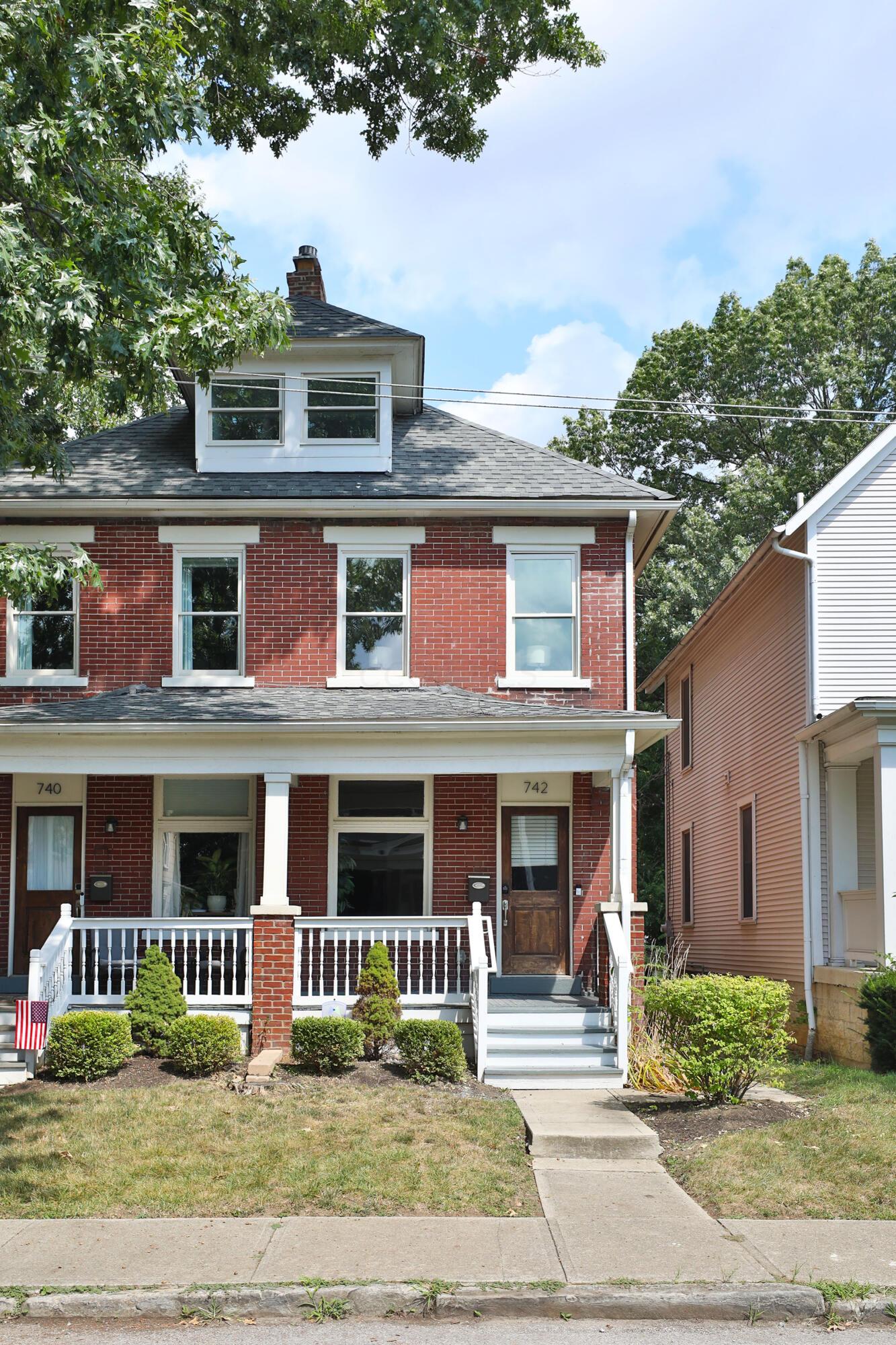 Photo 2 of 40 of 742 Oakwood Avenue condo