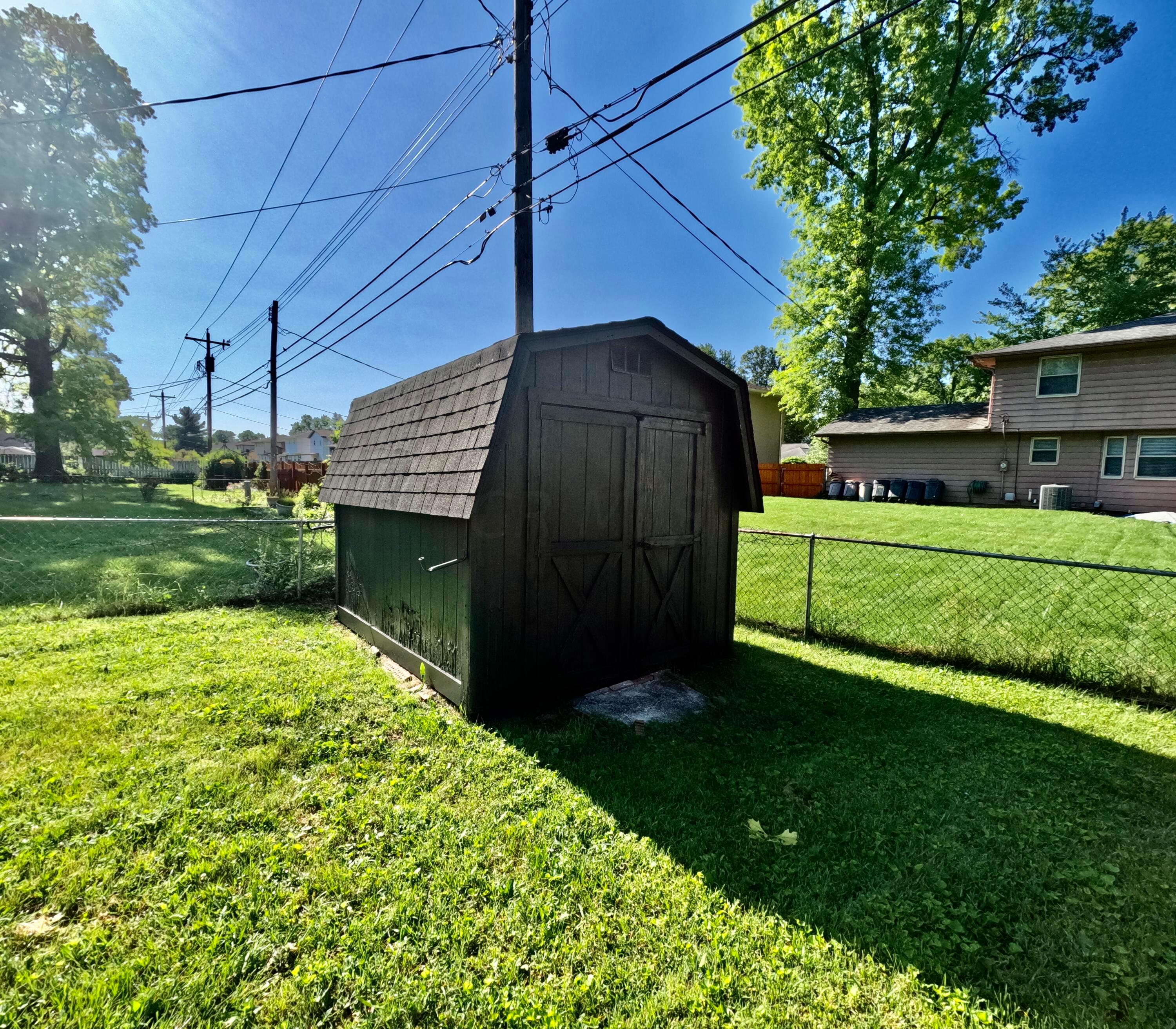 Photo 13 of 13 of 2131 Maplewood Drive house