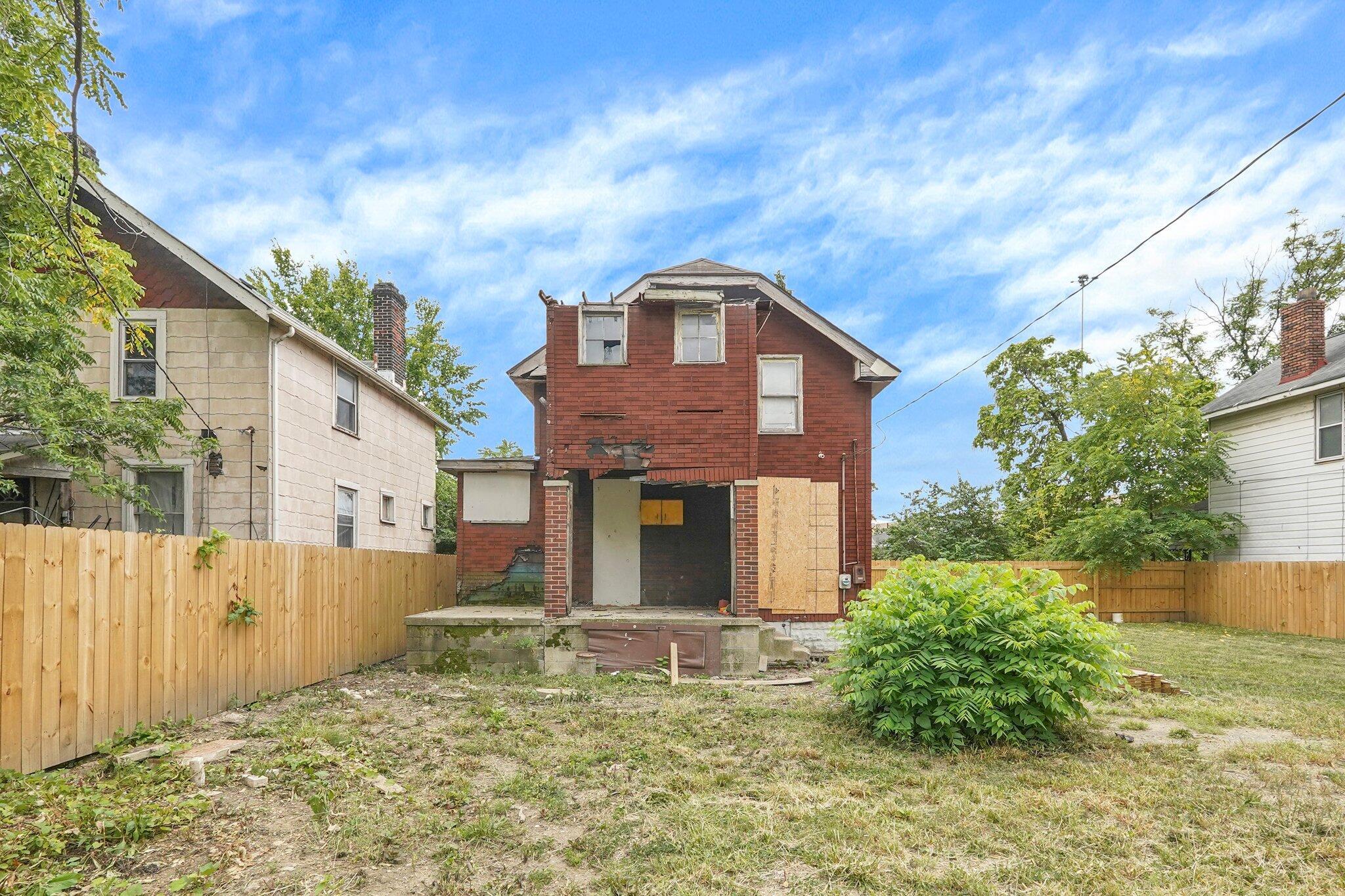 Photo 2 of 10 of 772 E Starr Avenue house