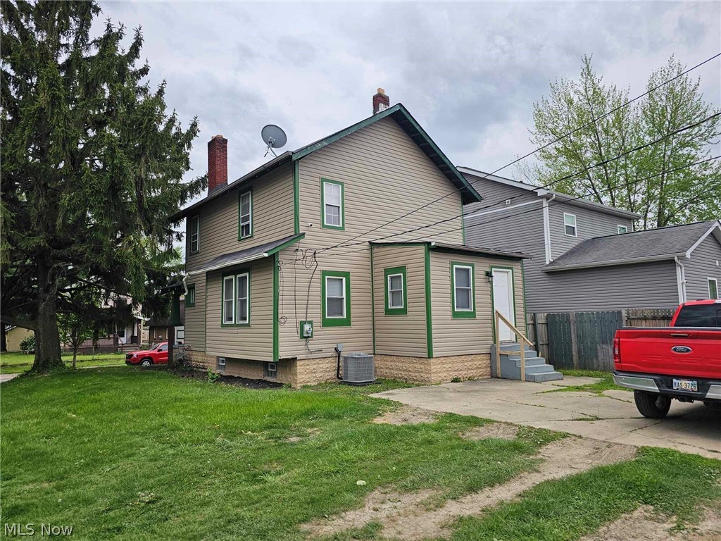 Photo 11 of 18 of 1586 Briarwood Avenue house