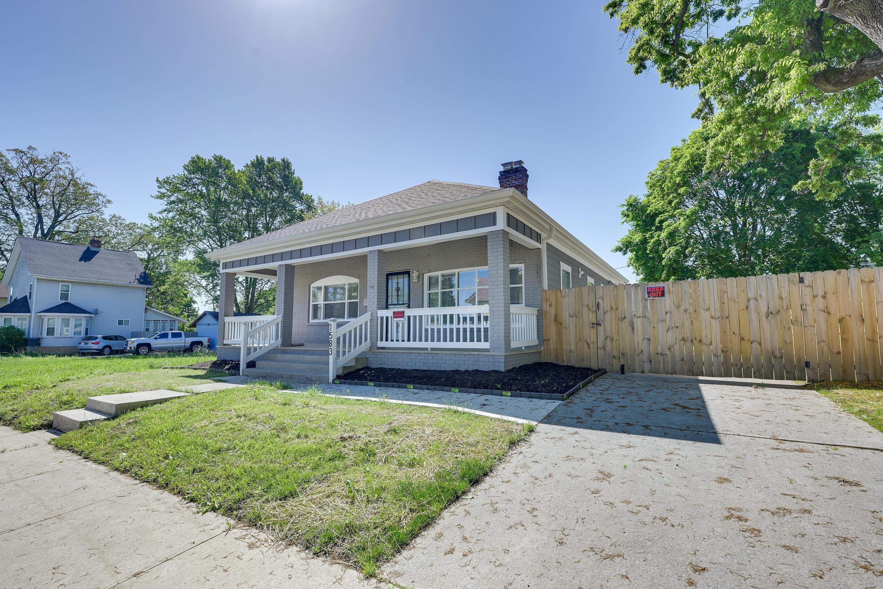 Photo 6 of 32 of 1583 Union Avenue house