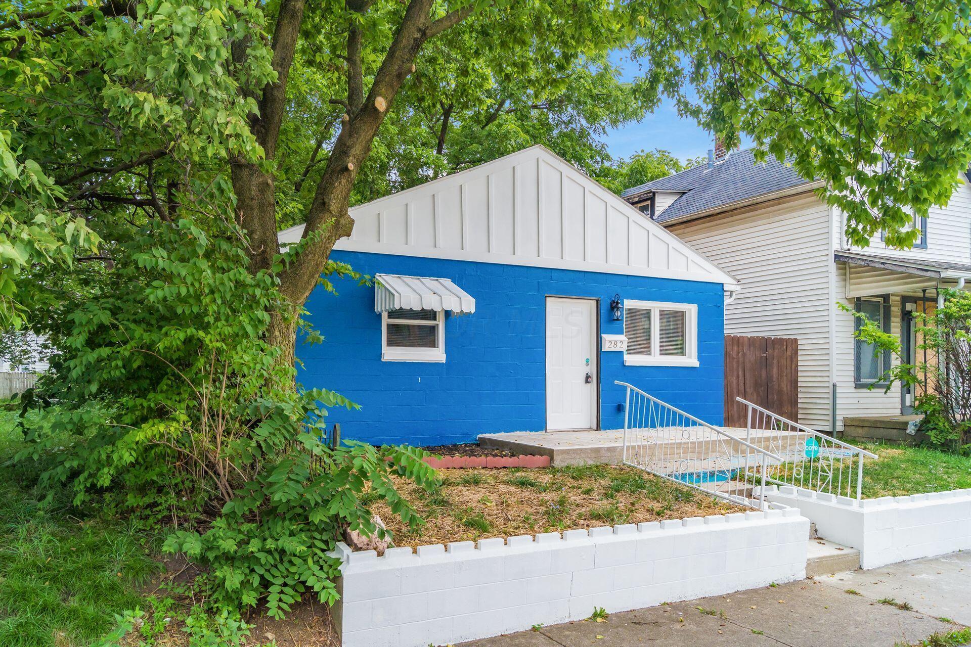 Photo 3 of 27 of 282 S Princeton Avenue house