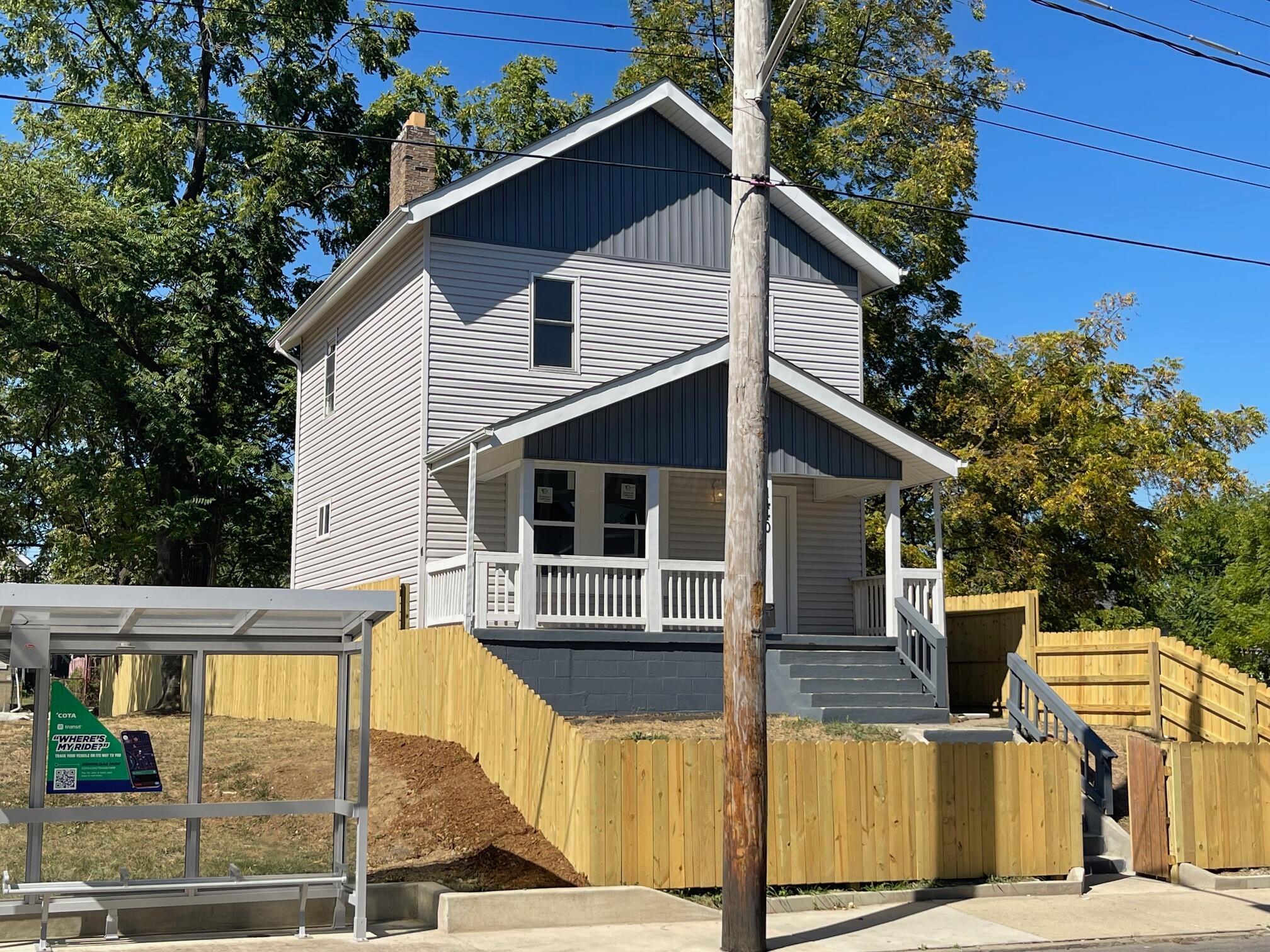 Photo 3 of 58 of 1440 Mount Vernon Avenue house