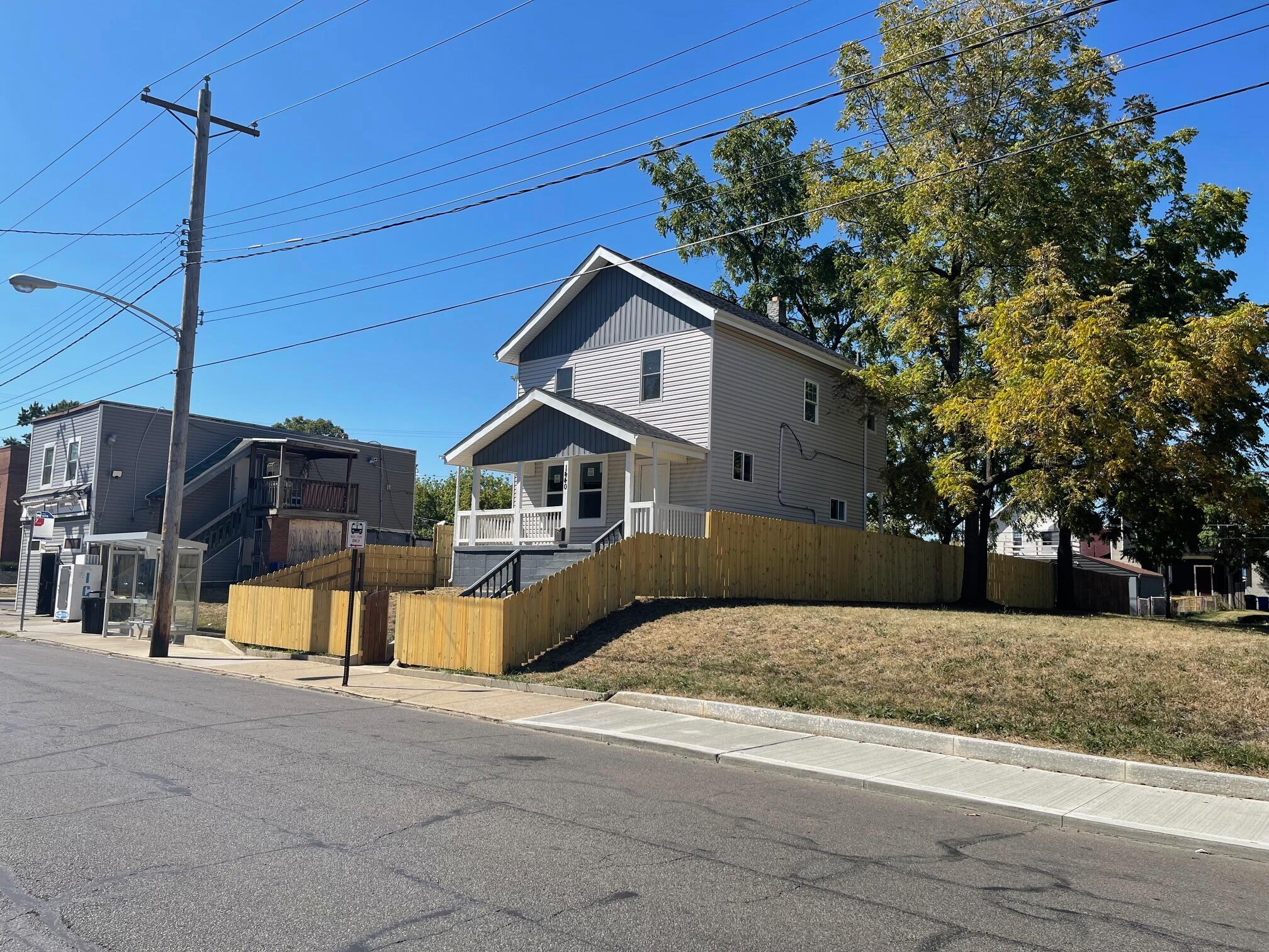 Photo 6 of 58 of 1440 Mount Vernon Avenue house