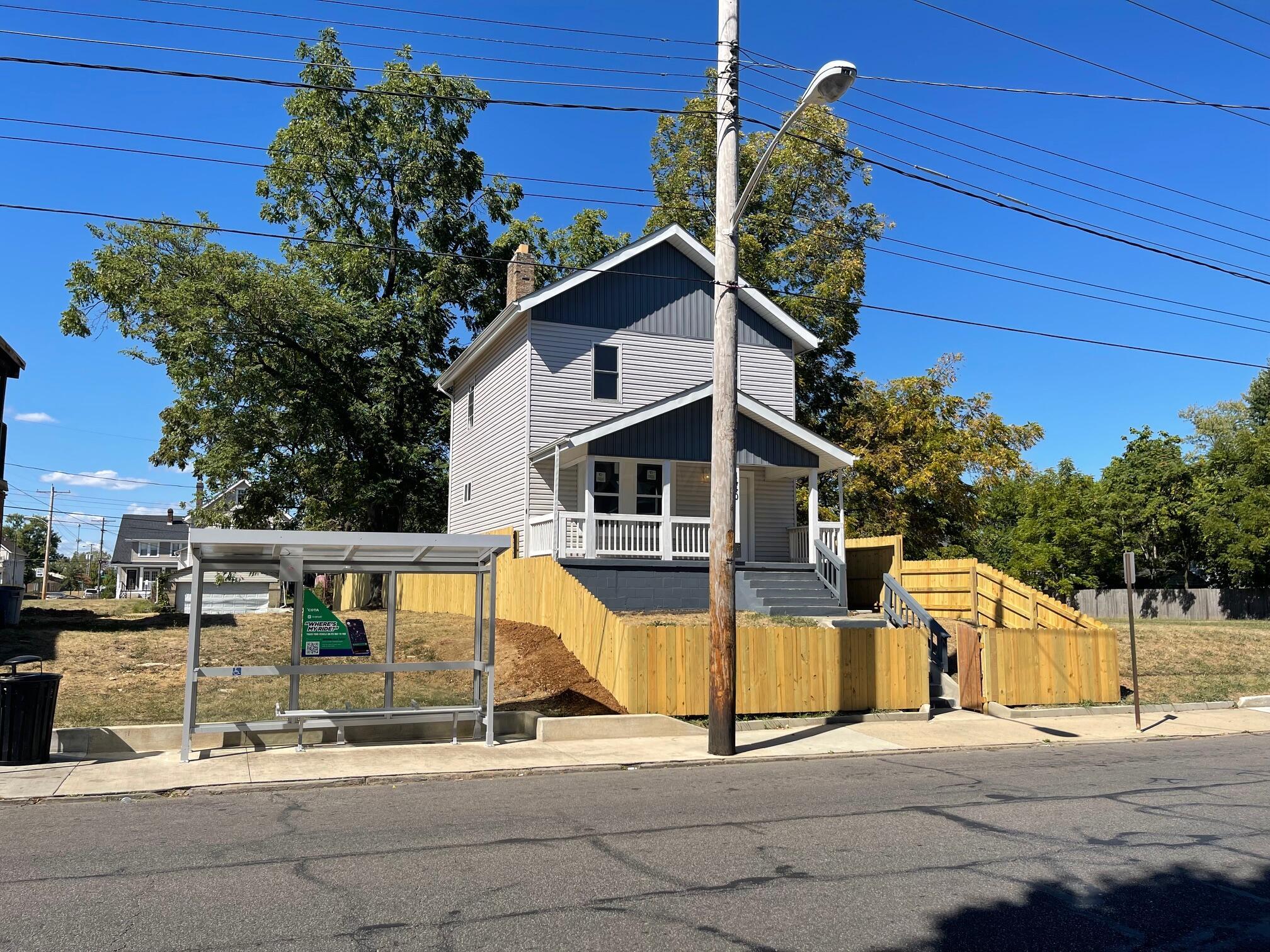 Photo 7 of 58 of 1440 Mount Vernon Avenue house