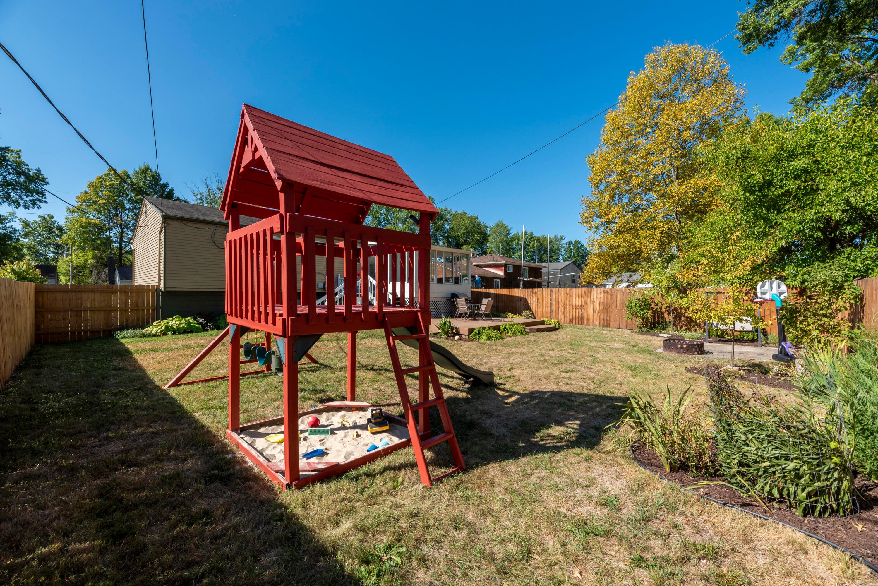 Photo 36 of 41 of 2216 Kilbourne Avenue house