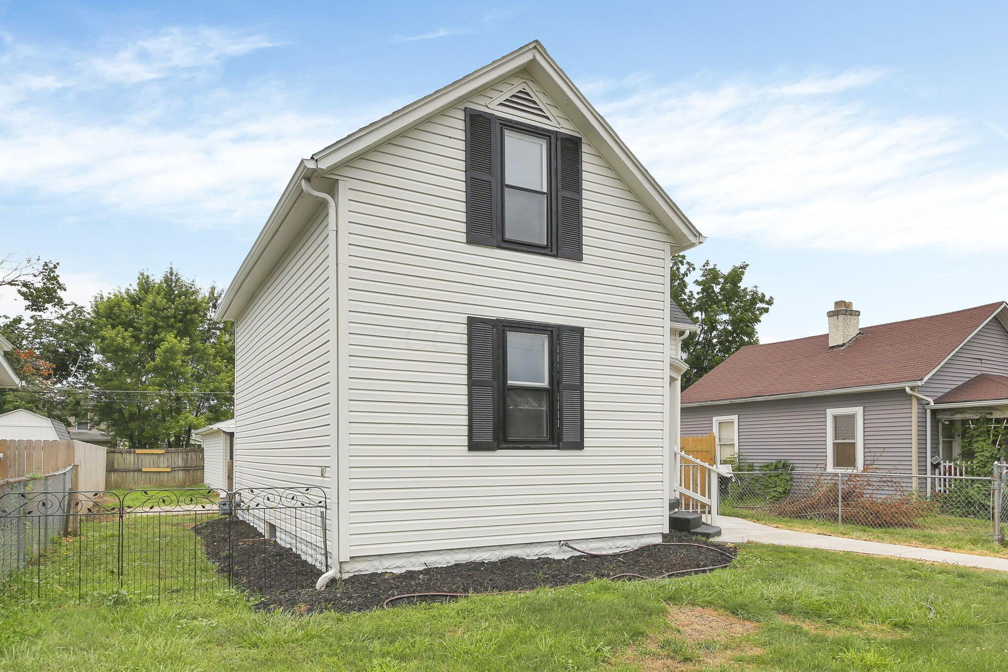 Photo 5 of 34 of 527 S Wheatland Avenue house