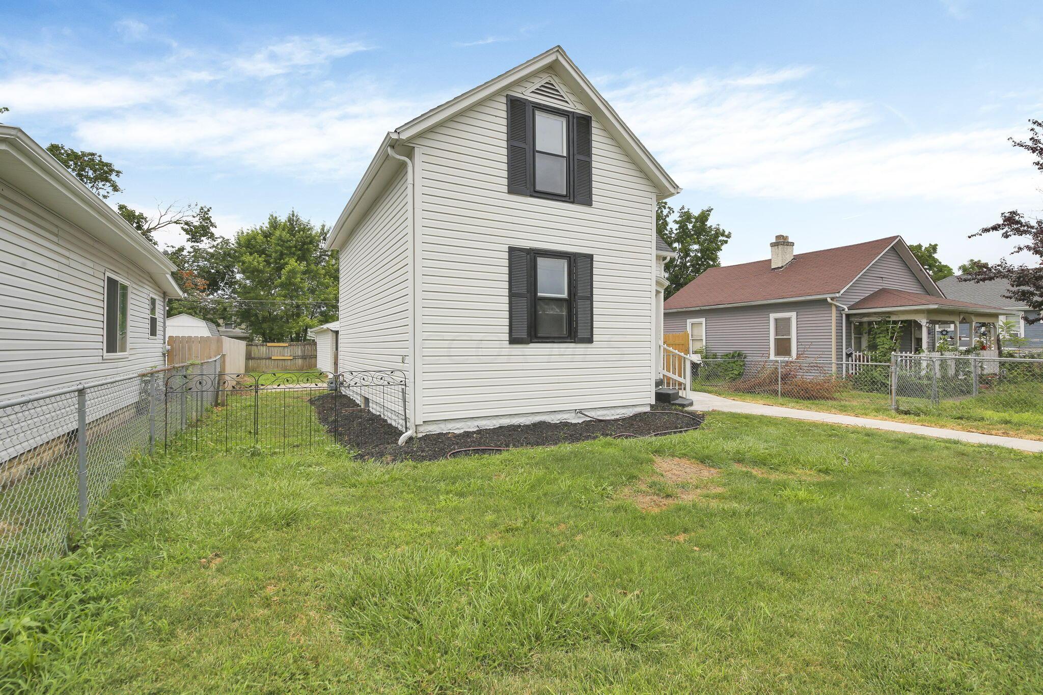 Photo 6 of 34 of 527 S Wheatland Avenue house