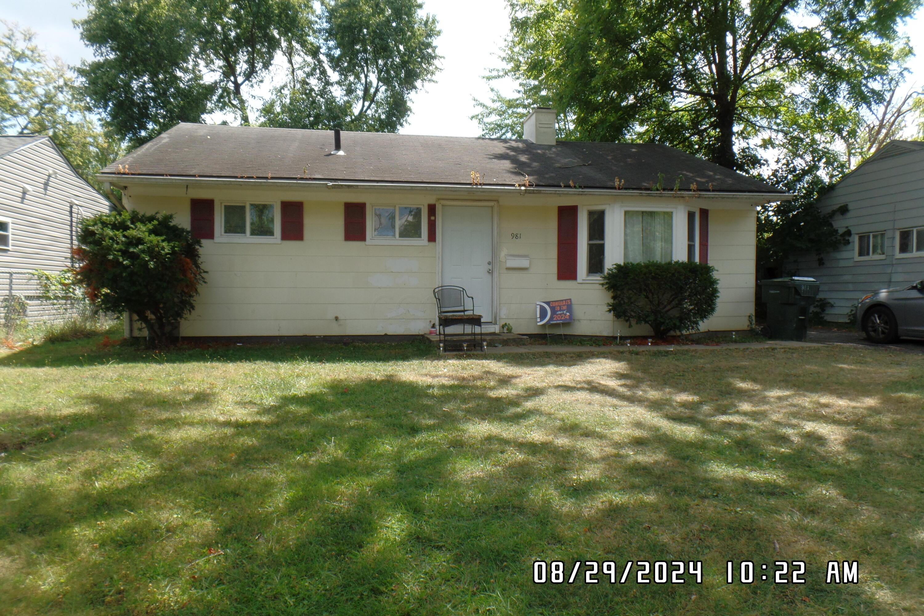 Photo 2 of 16 of 981 Duxberry Avenue house