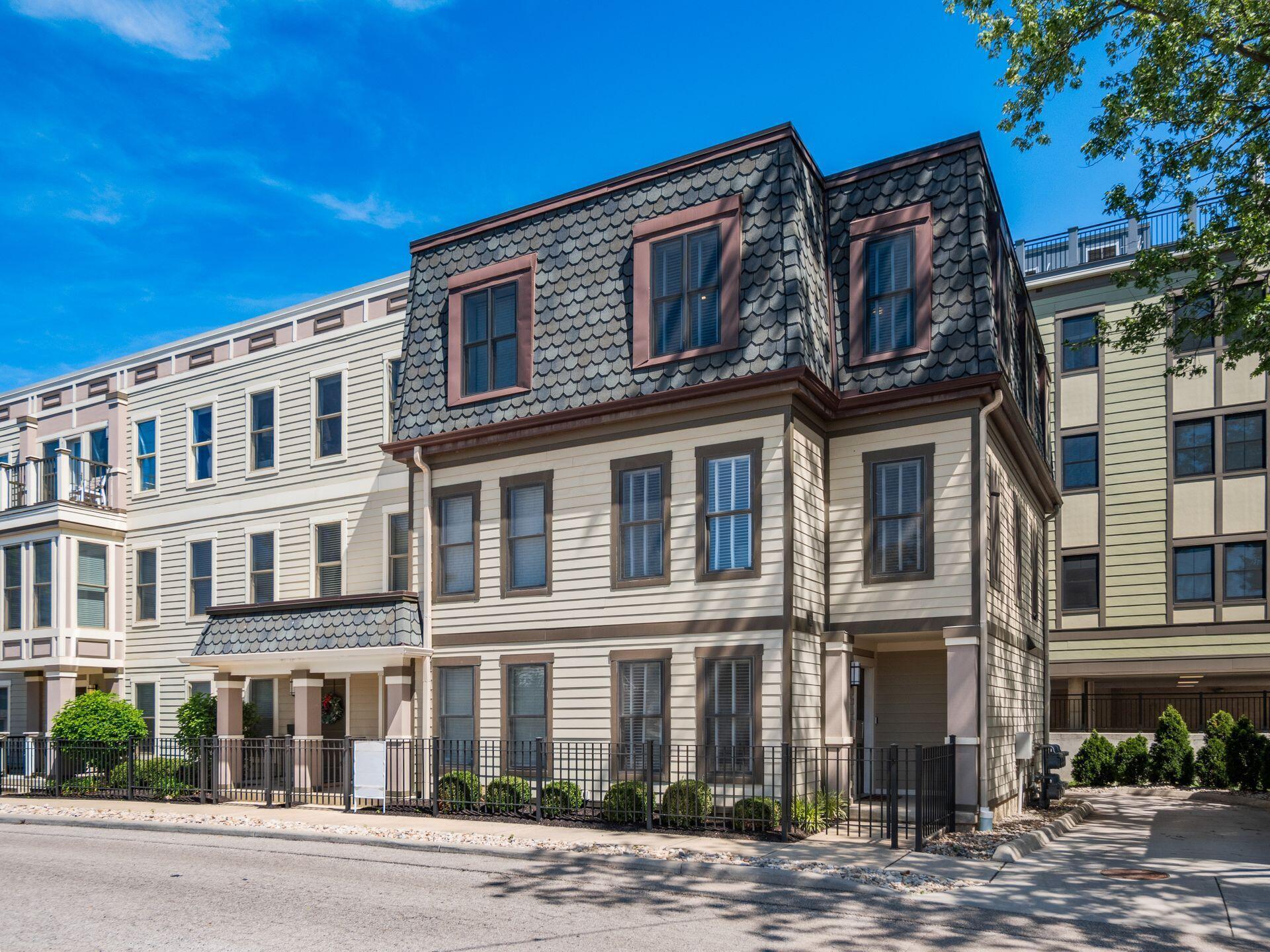 Photo 1 of 28 of 140 E Greenwood Avenue condo