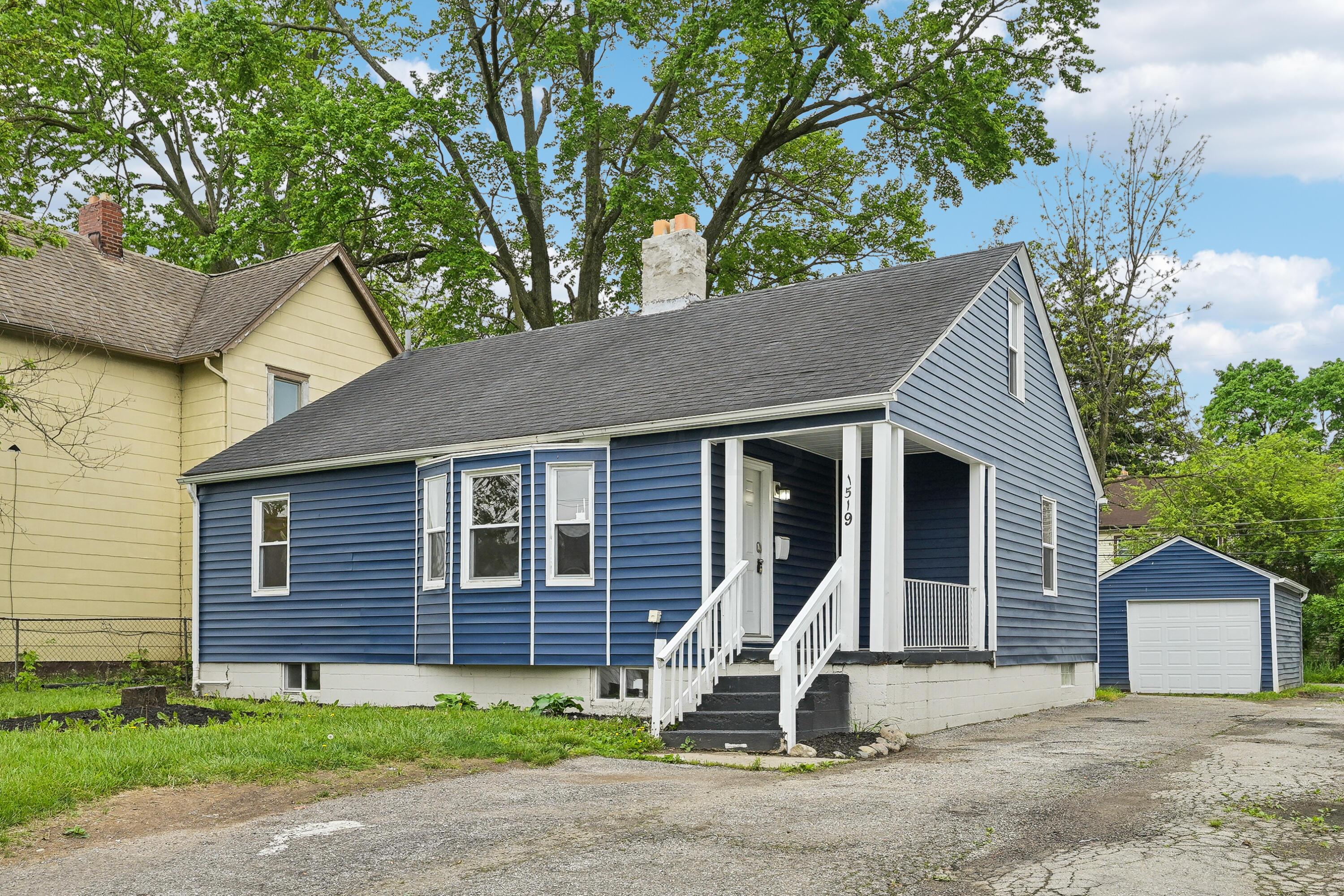 Photo 3 of 25 of 1519 E Hudson Street house