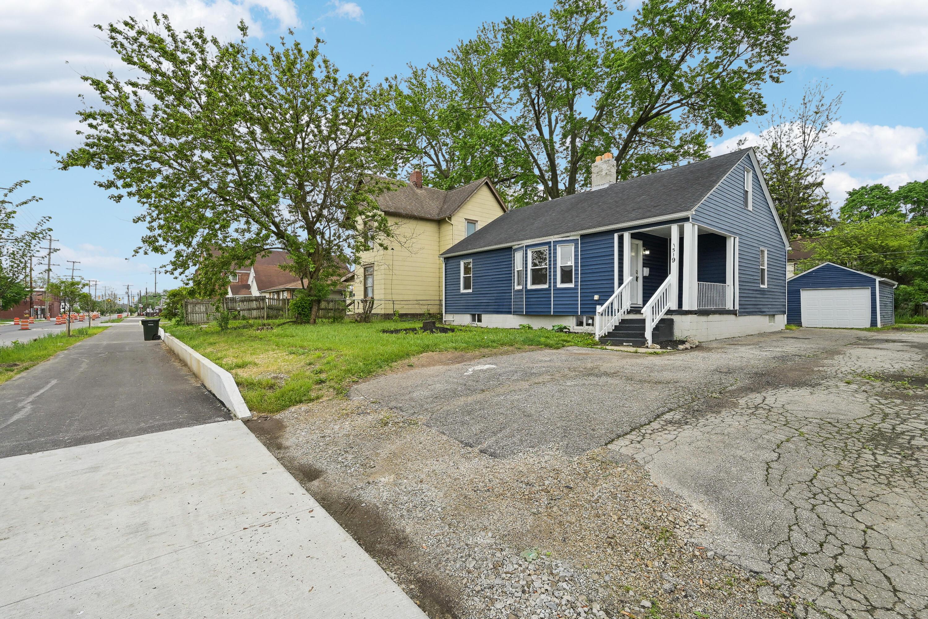 Photo 5 of 25 of 1519 E Hudson Street house