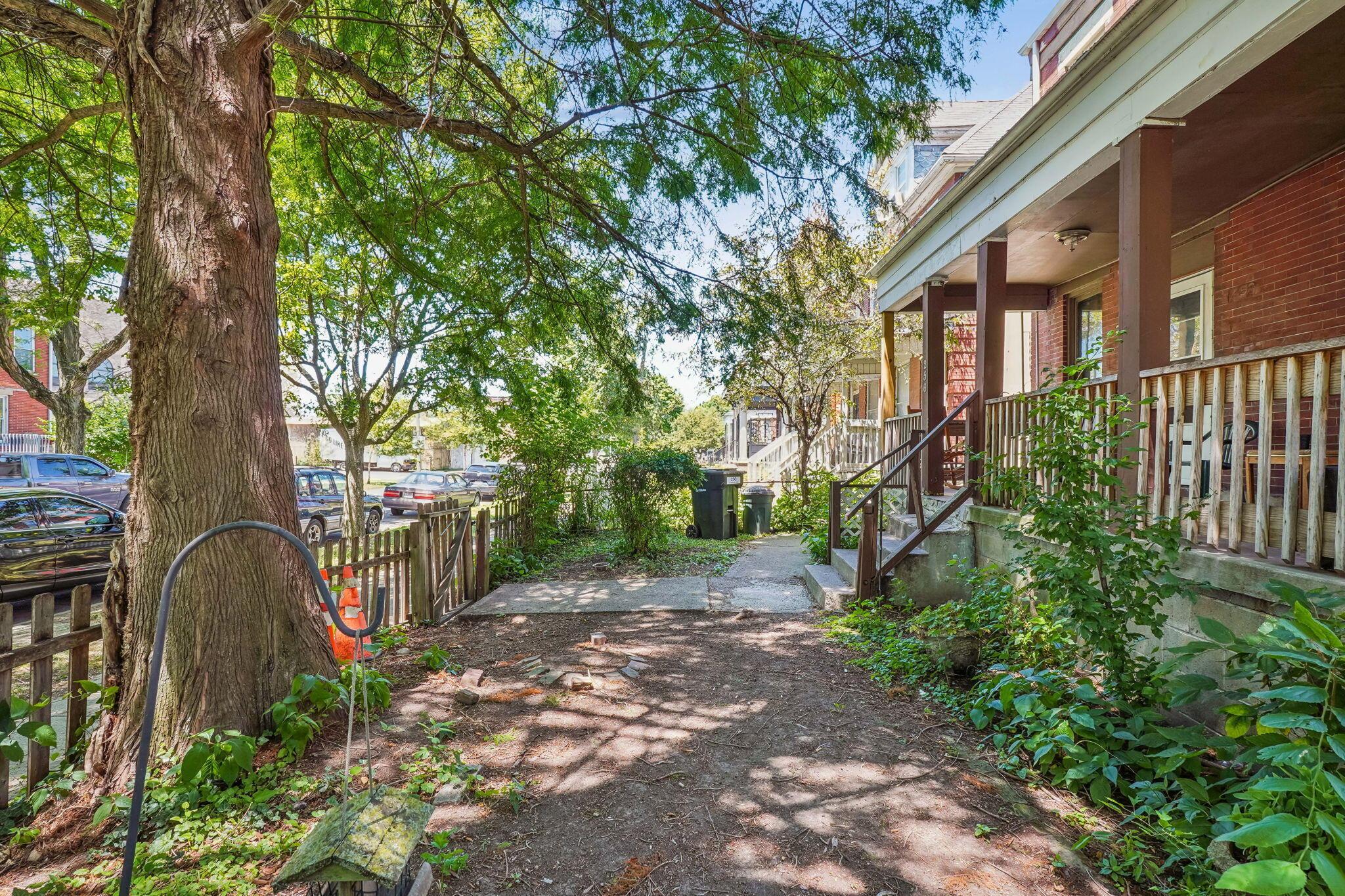 Photo 4 of 34 of 256 N Monroe Avenue house