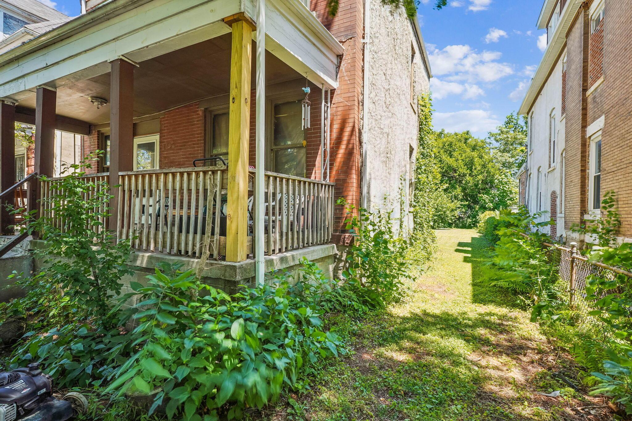 Photo 5 of 34 of 256 N Monroe Avenue house