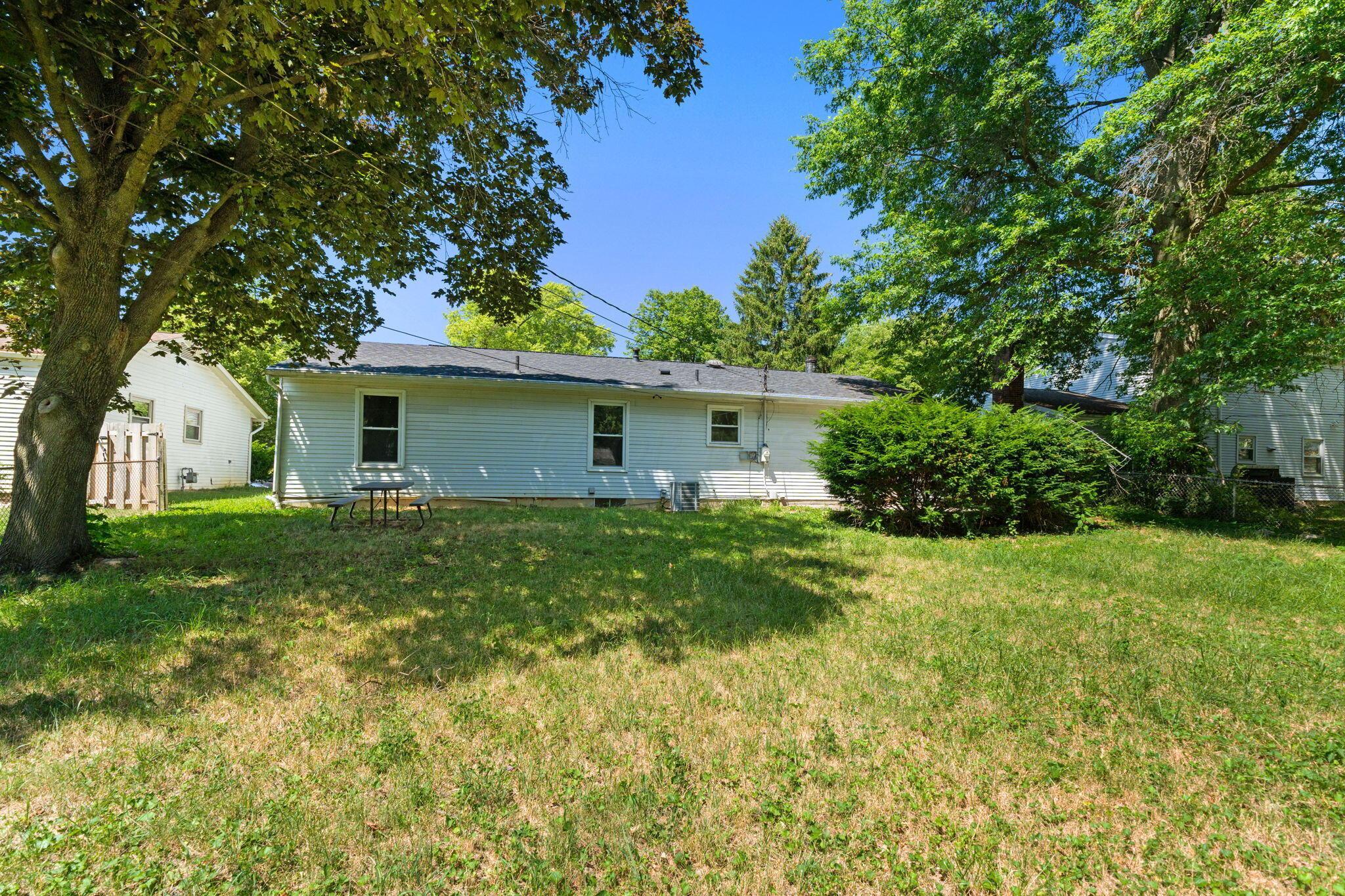 Photo 7 of 39 of 1707 Peardale Road N house