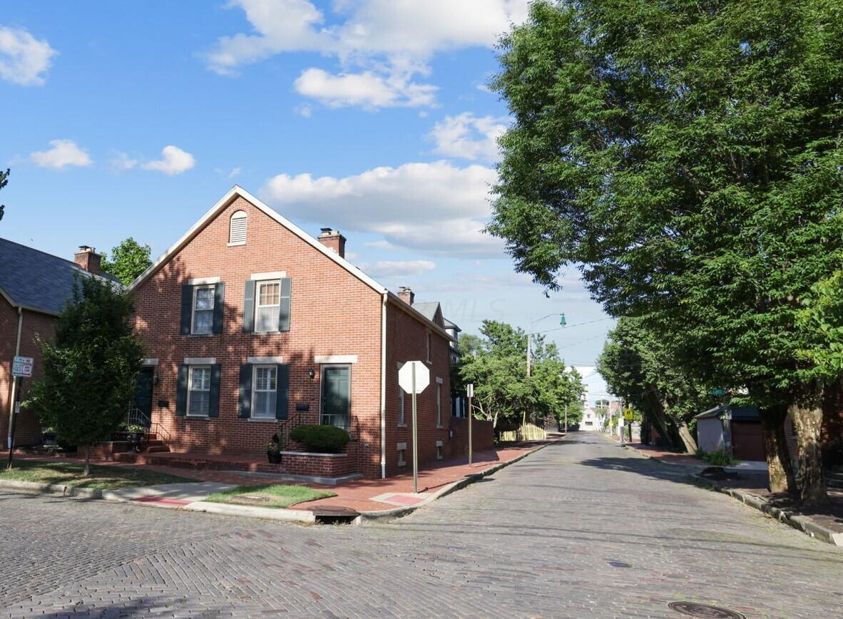 Photo 1 of 12 of 616 S Grant Avenue condo