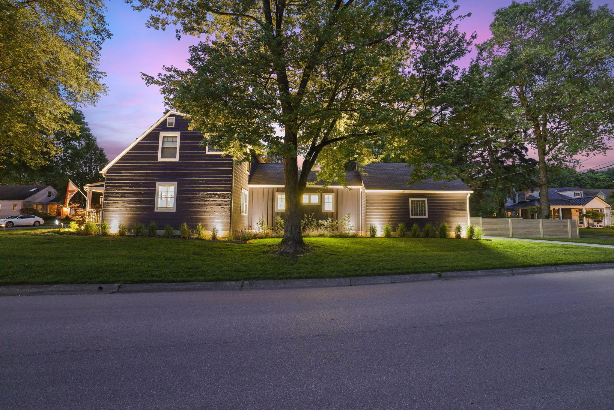 Photo 6 of 42 of 185 W Weisheimer Road house