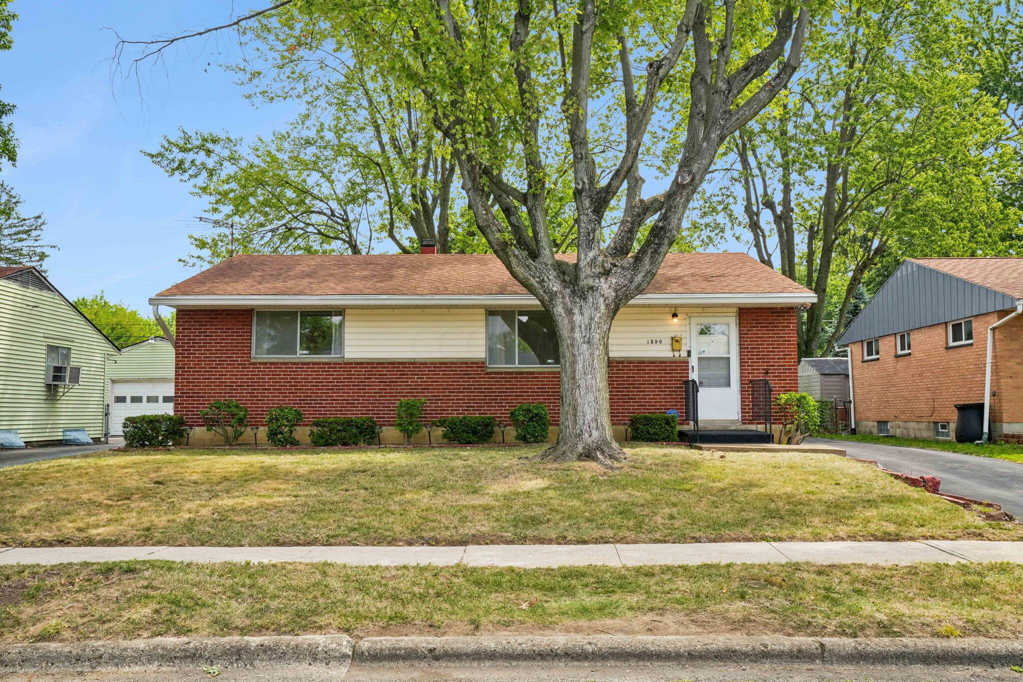 Photo 1 of 32 of 1590 Selkirk Road house