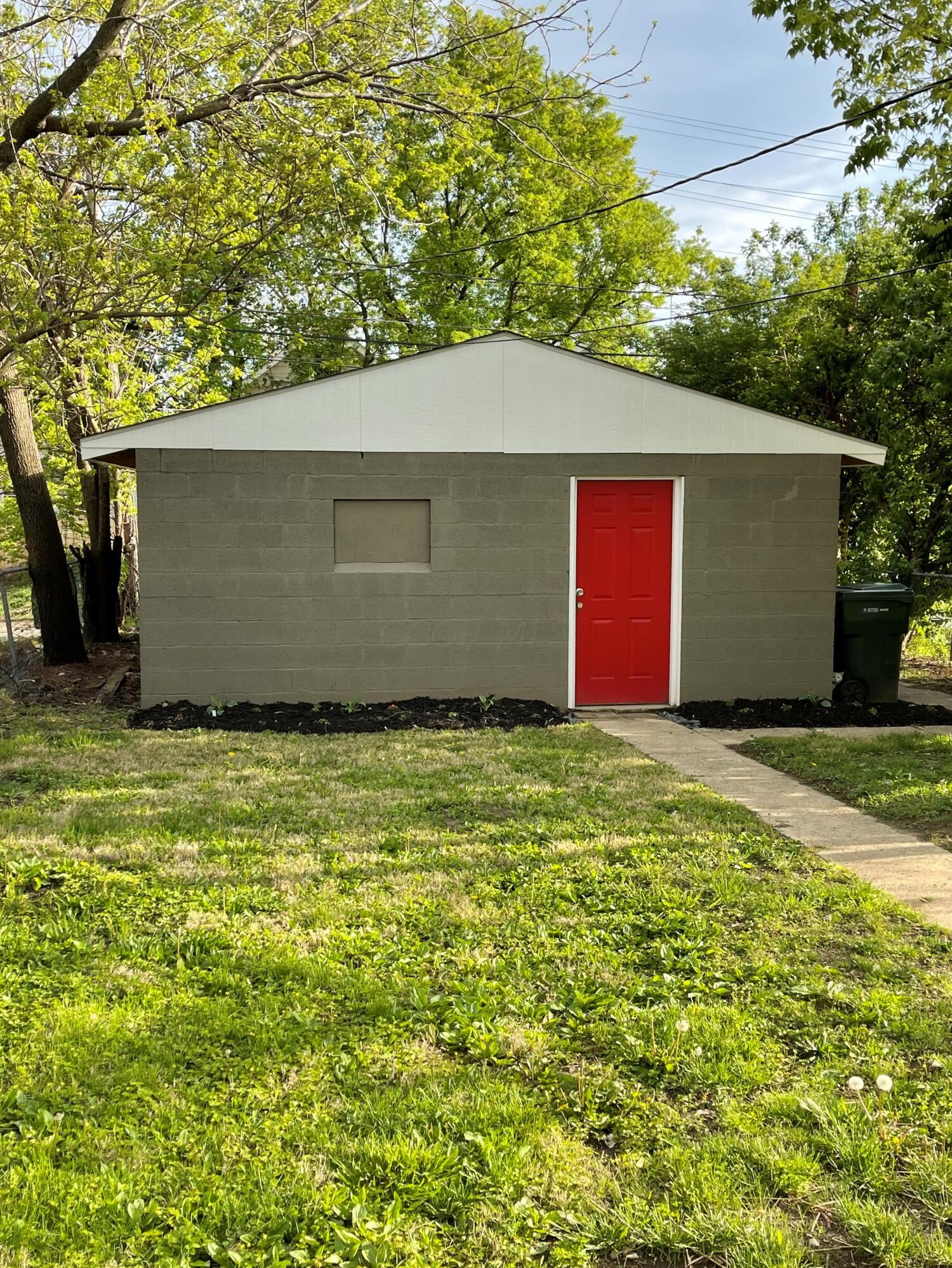 Photo 18 of 19 of 769 E Starr Avenue house