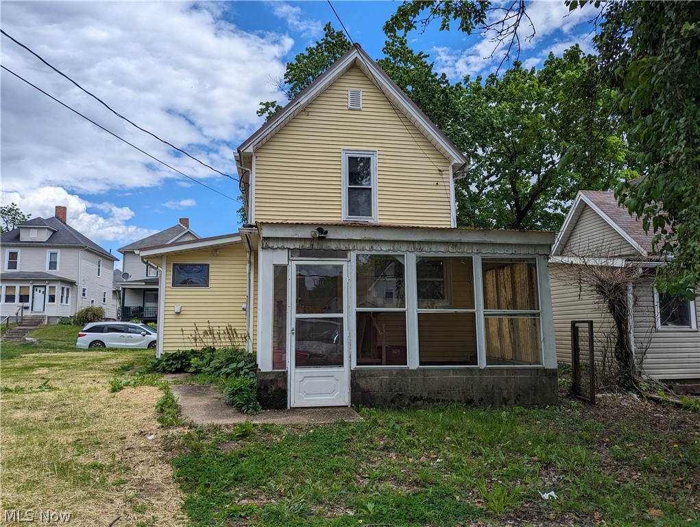 Photo 3 of 16 of 369 S 10th Street house