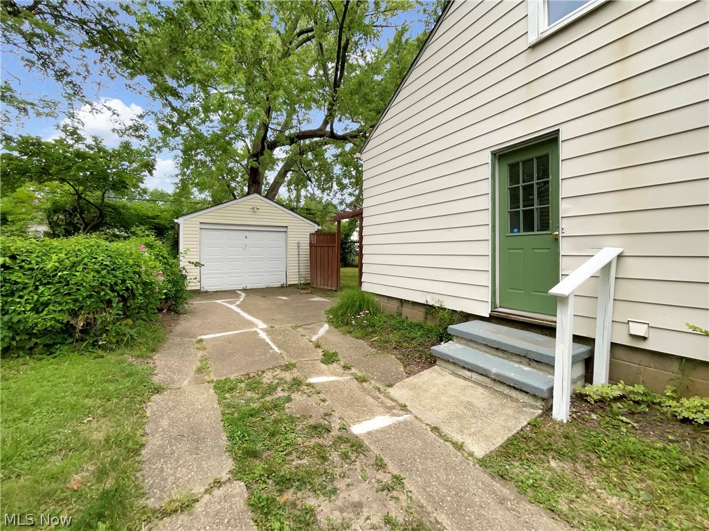 Photo 5 of 18 of 229 Adams Avenue house