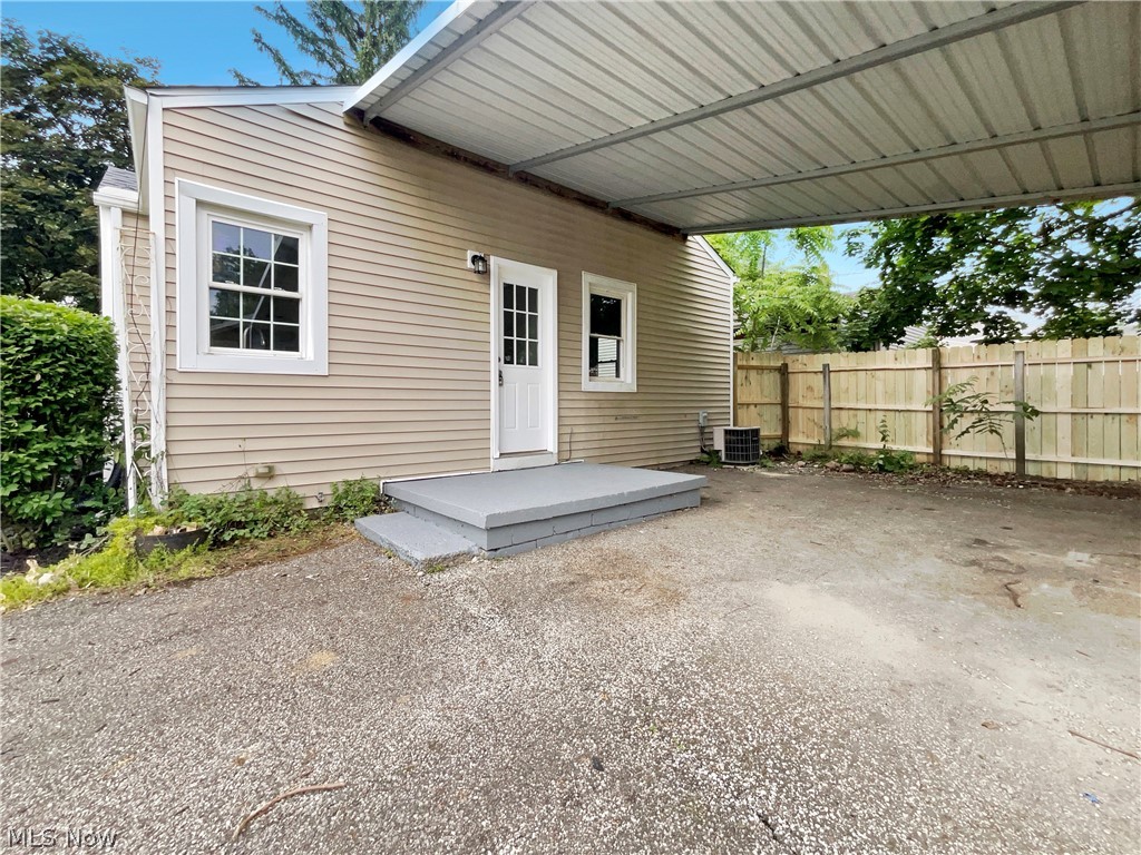 Photo 6 of 17 of 406 Kathron Avenue house