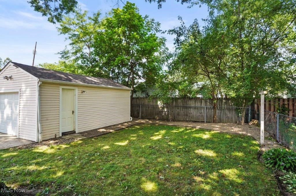 Photo 6 of 23 of 1031 Leighton Avenue house