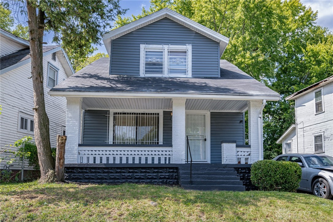 Photo 1 of 22 of 909 Maplehurst Avenue house