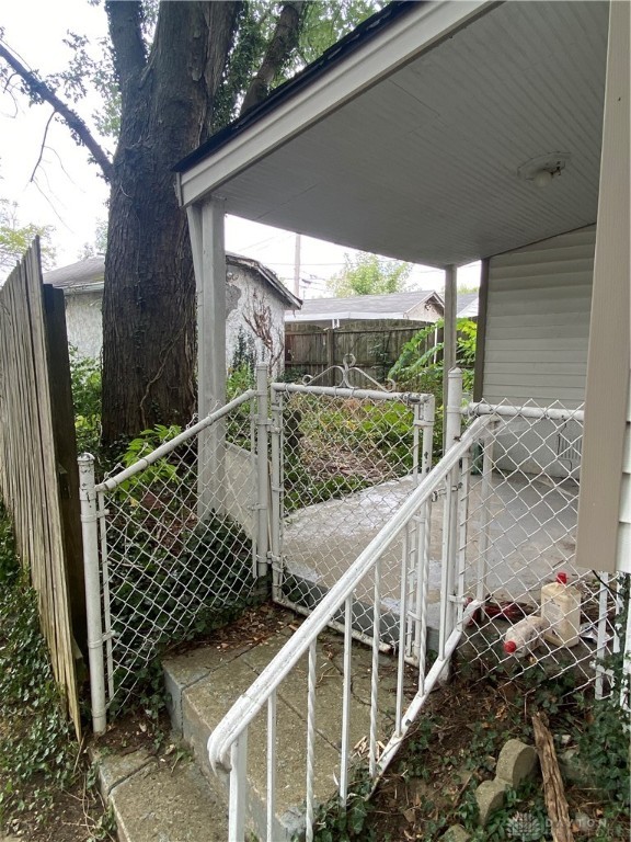 Photo 10 of 43 of 2341 Rosemont Boulevard house