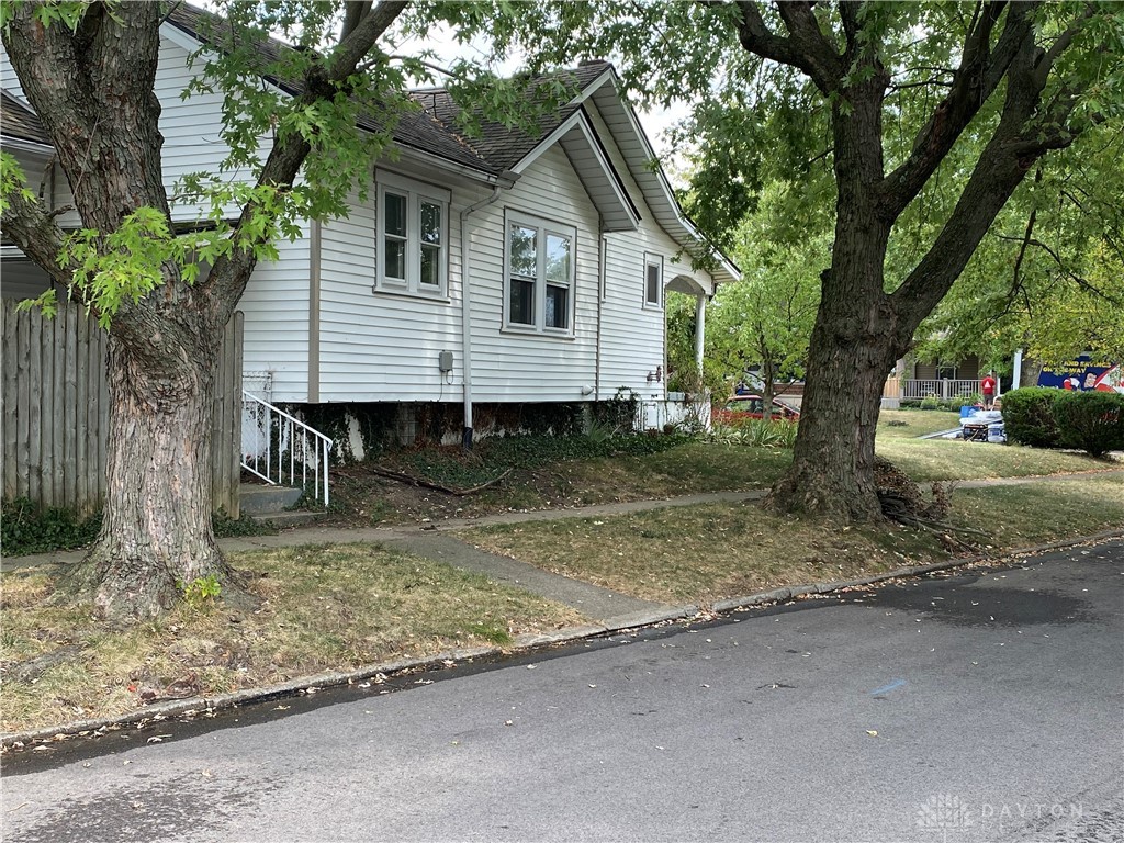 Photo 8 of 43 of 2341 Rosemont Boulevard house