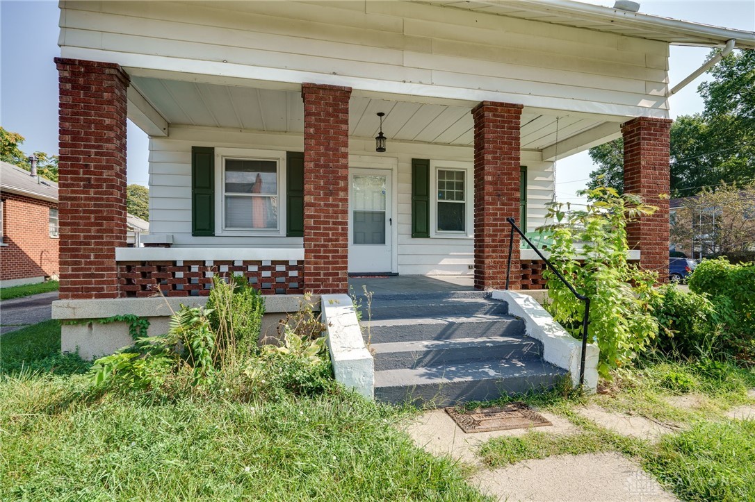 Photo 4 of 43 of 159 Bellaire Avenue house