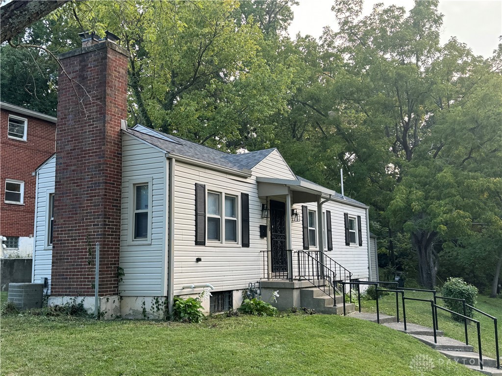 Photo 2 of 4 of 300 Marathon Avenue house