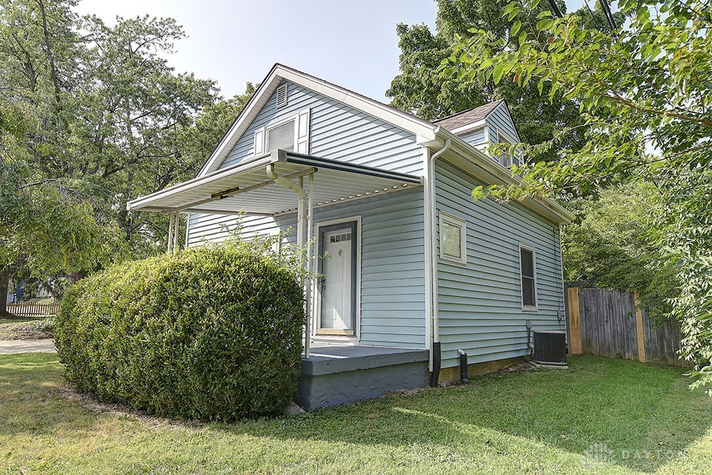 Photo 3 of 31 of 1660 Horlacher Avenue house