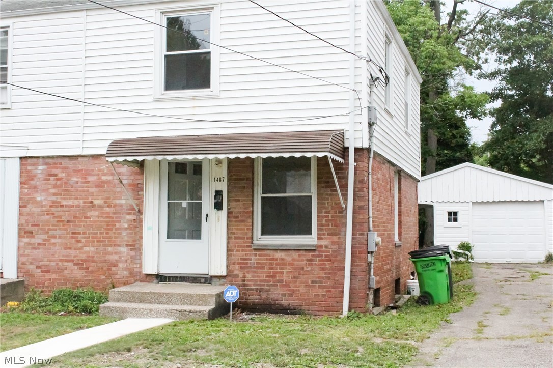 Photo 1 of 29 of 1487 E 252nd Street townhome