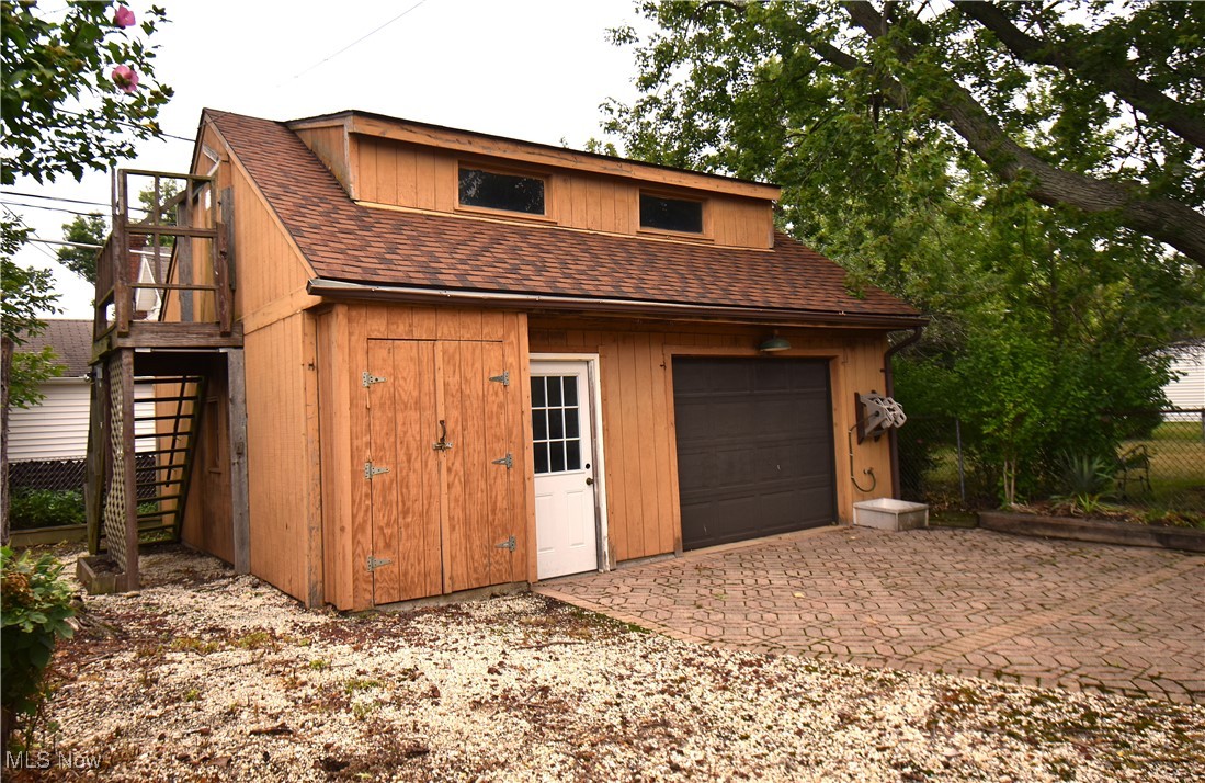 Photo 4 of 16 of 26301 Oriole Avenue house