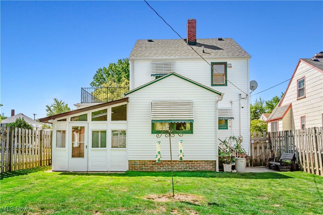 Photo 8 of 46 of 21671 Wilmore Avenue house