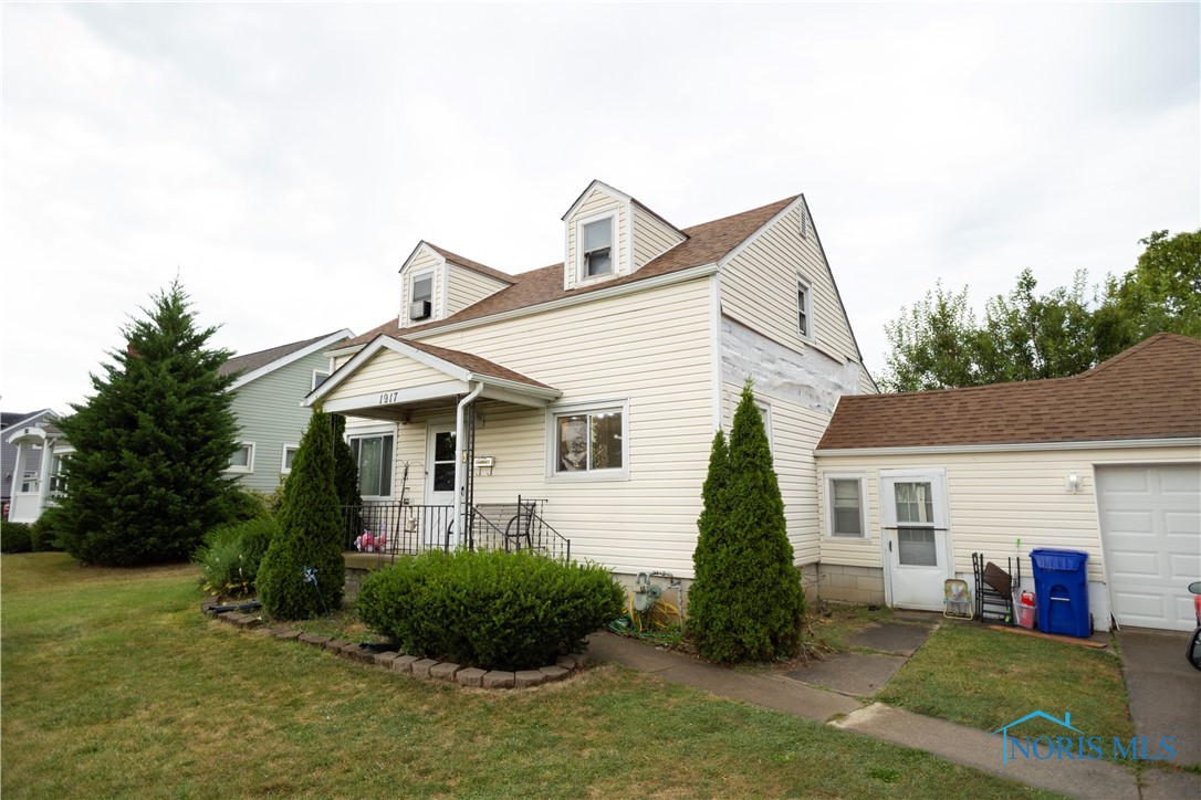 Photo 2 of 18 of 1917 Geffs Avenue house