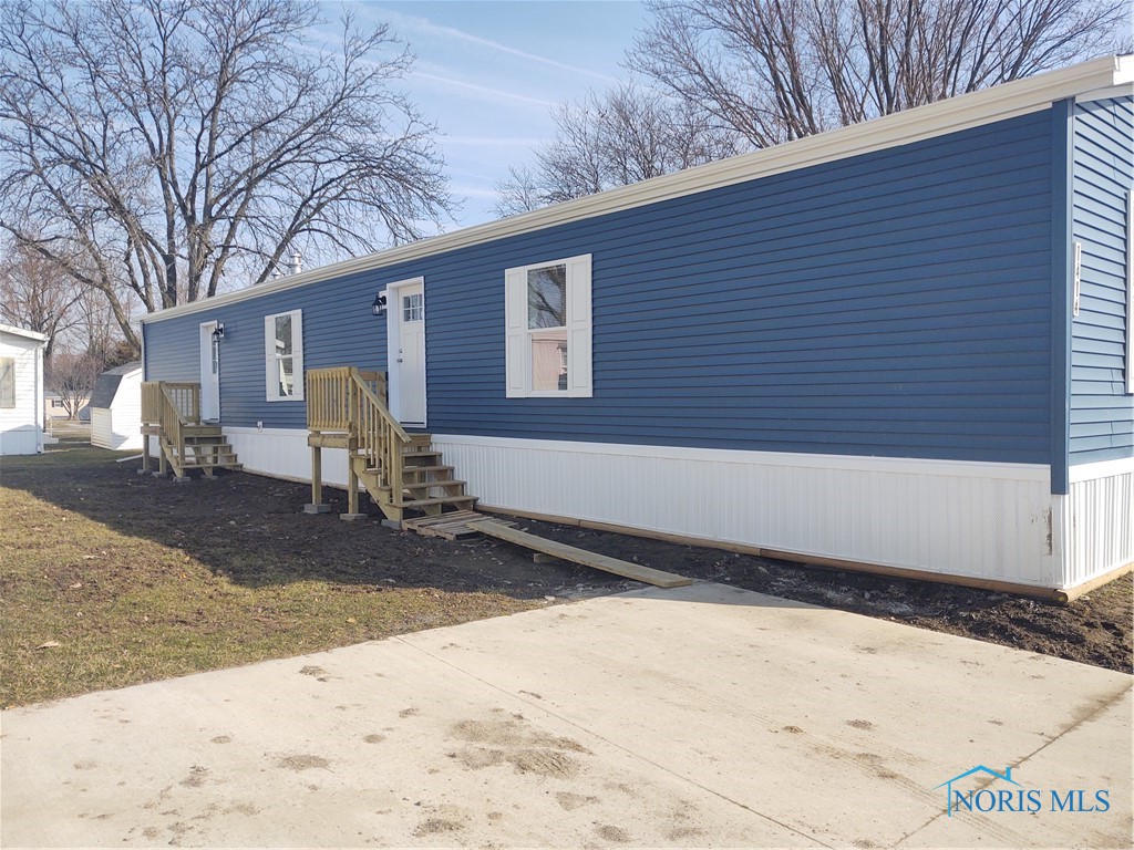 Photo 3 of 18 of 1414 Eastshore Drive mobile home