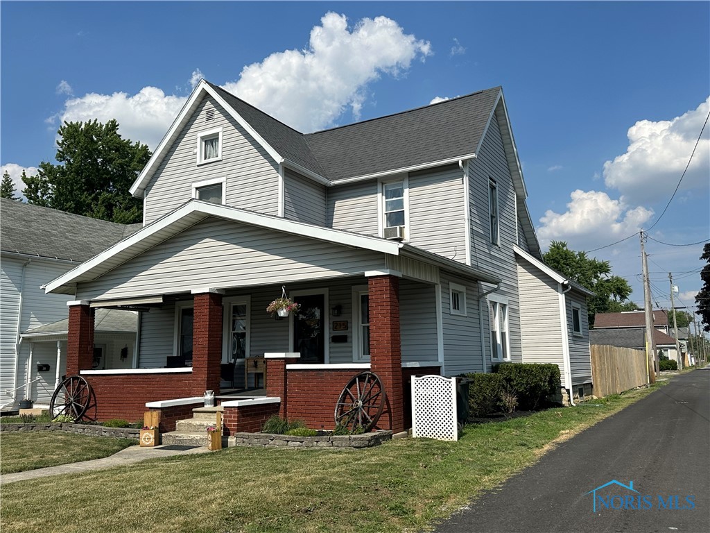 Photo 2 of 2 of 215 Shinkle Street house