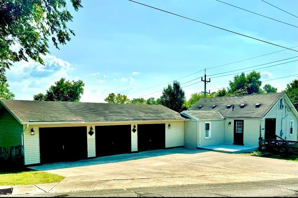 Photo 1 of 1 of 1904 Tuley Road house