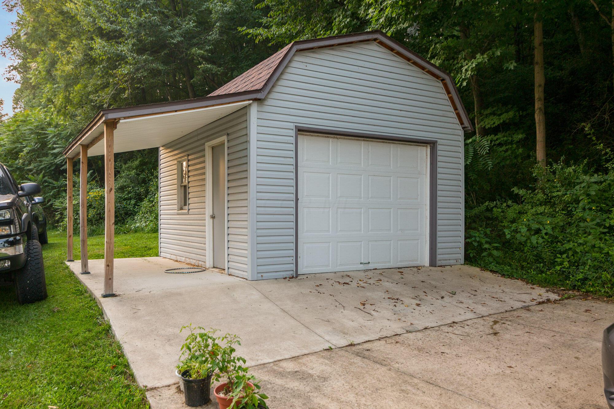 Photo 9 of 33 of 24057 Coshocton Road house