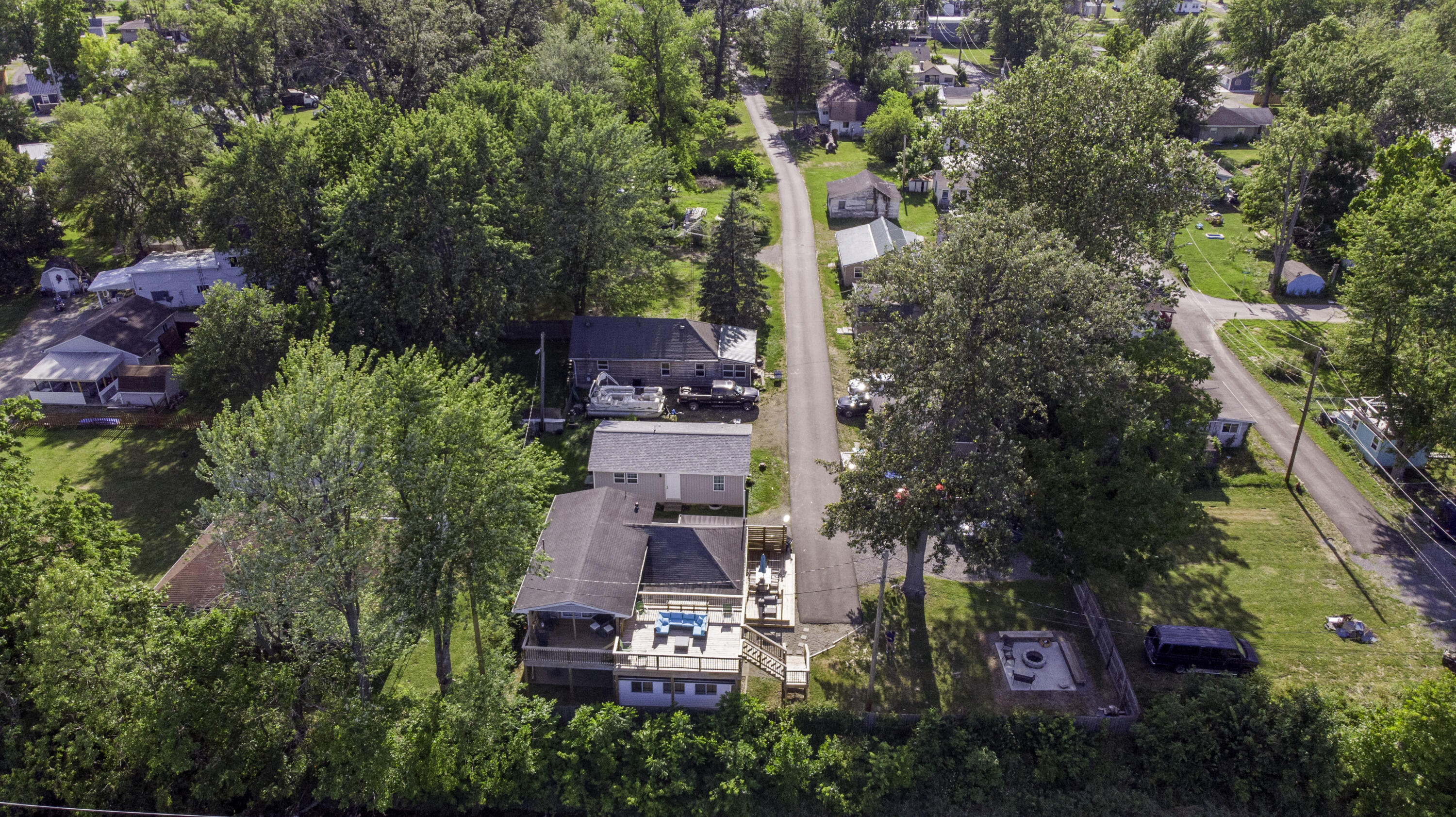 Photo 8 of 41 of 335 Bass Avenue house